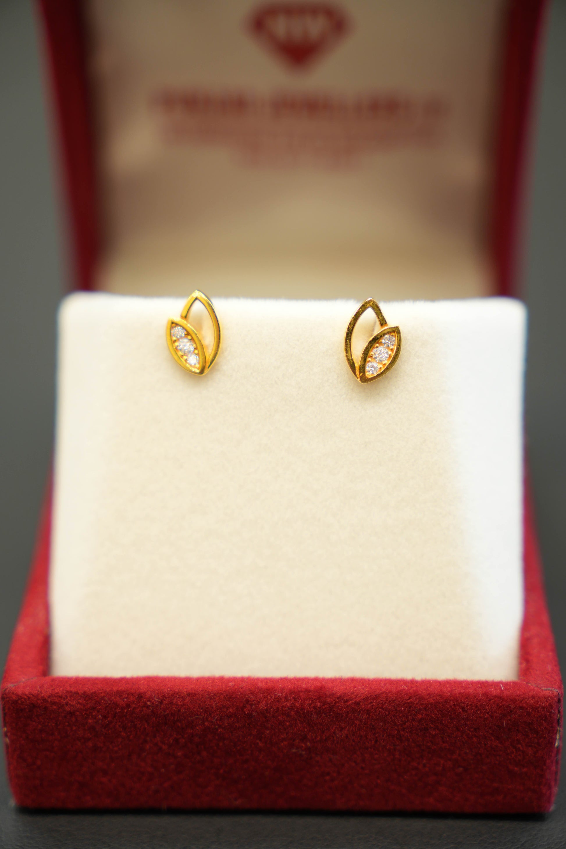 22K Gold Ladies Stud Earrings