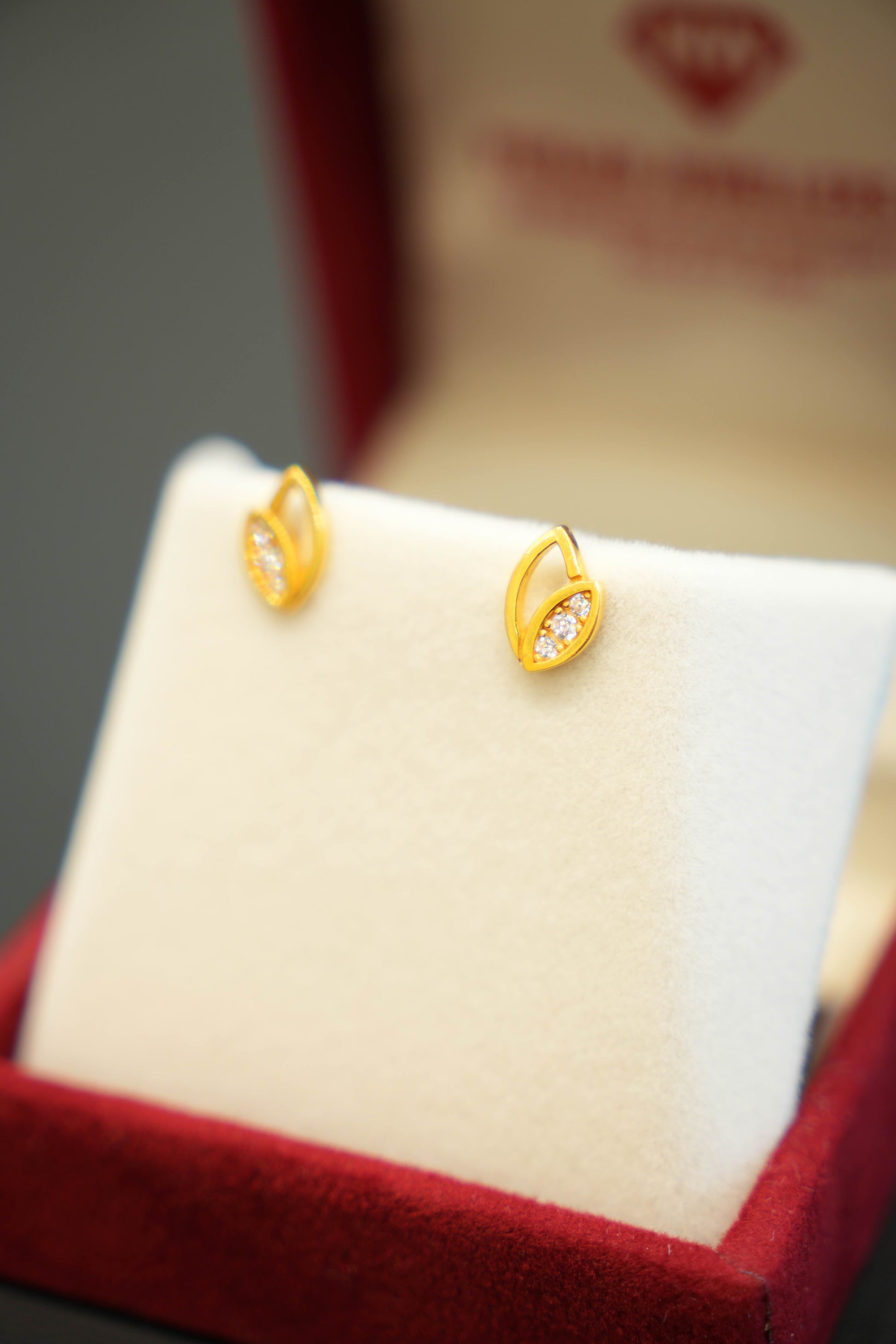 22K Gold Ladies Stud Earrings