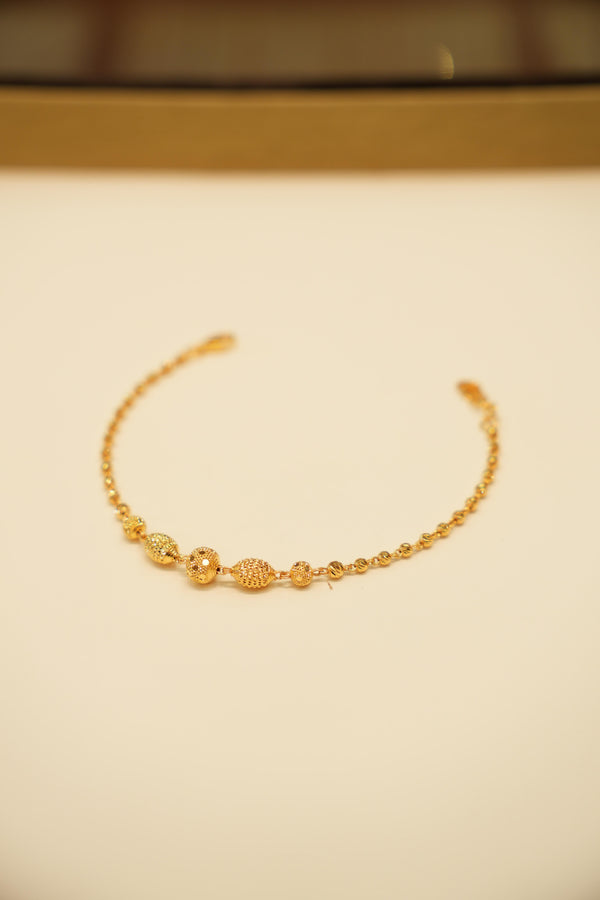 Delicate beaded wrist bracelet