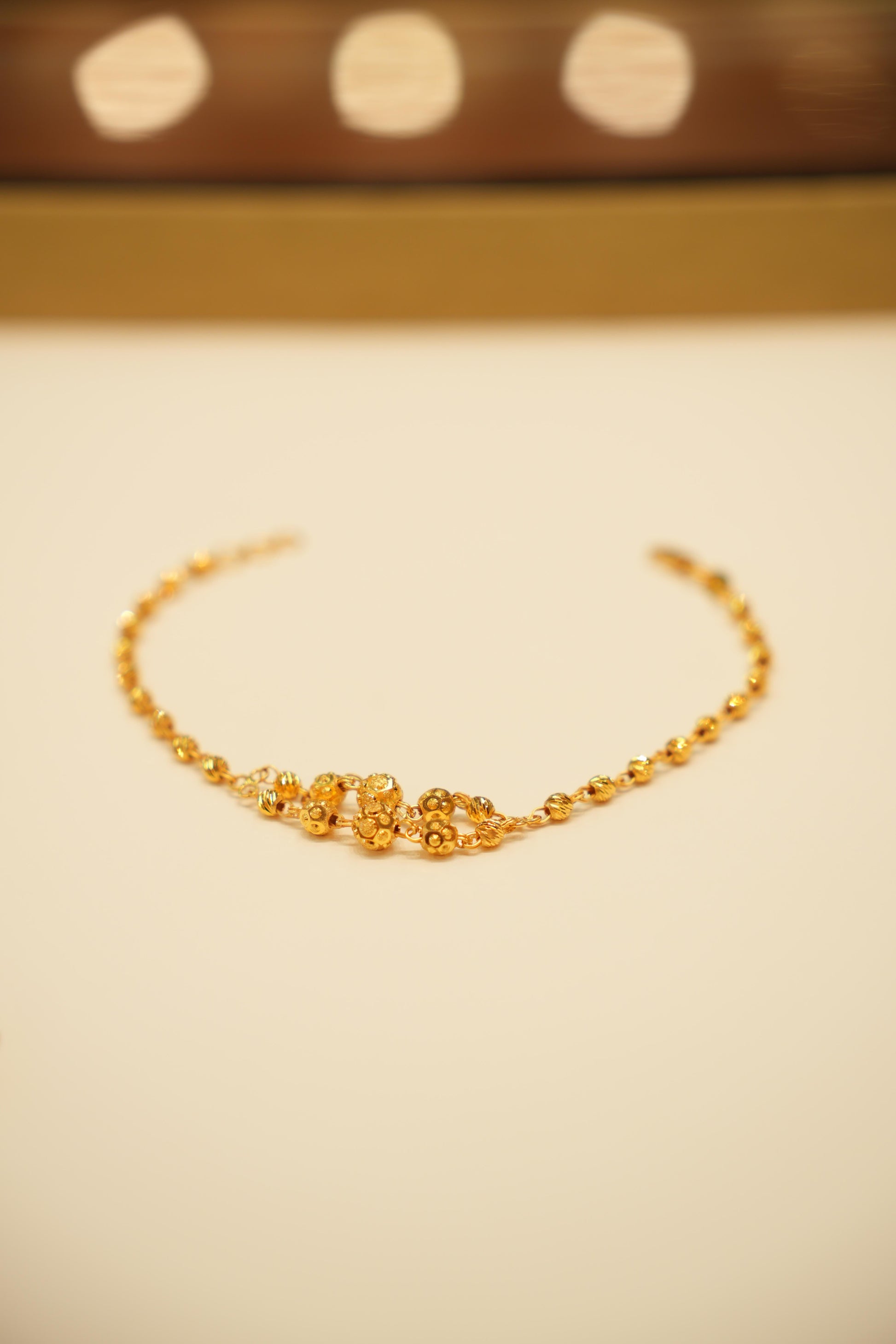 Simple gold jewelry bracelet