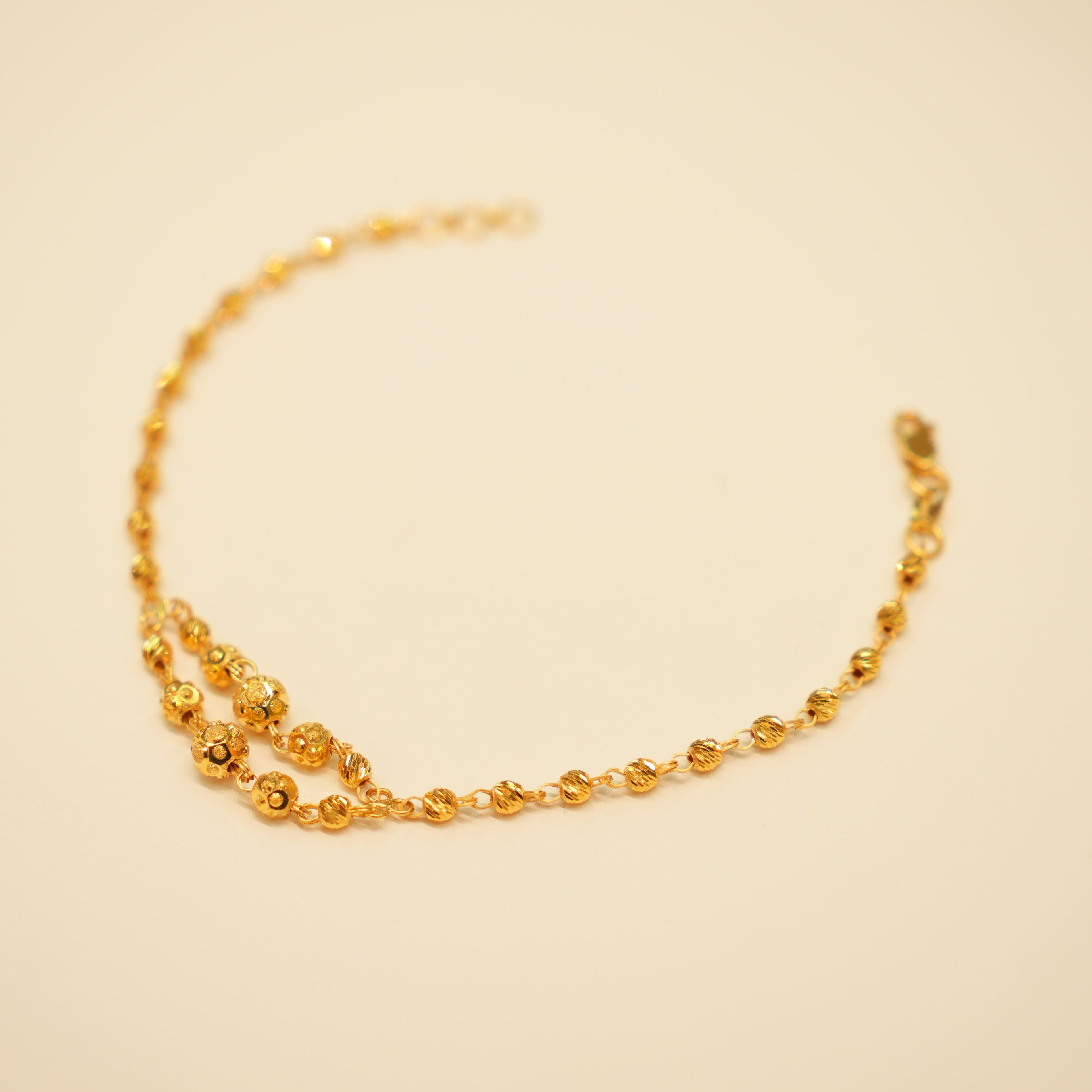 Modern gold bracelet design