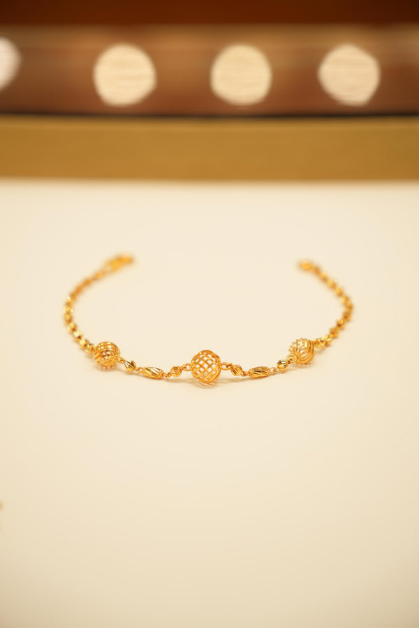 Sparkling gold beaded link bracelet