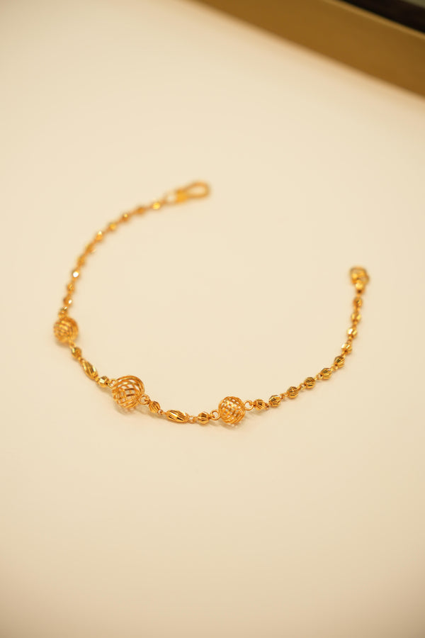 Trendy gold bracelet for women