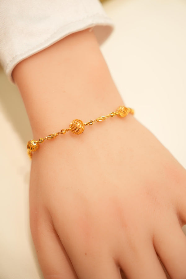 Luxury gold beaded bracelet with crystals