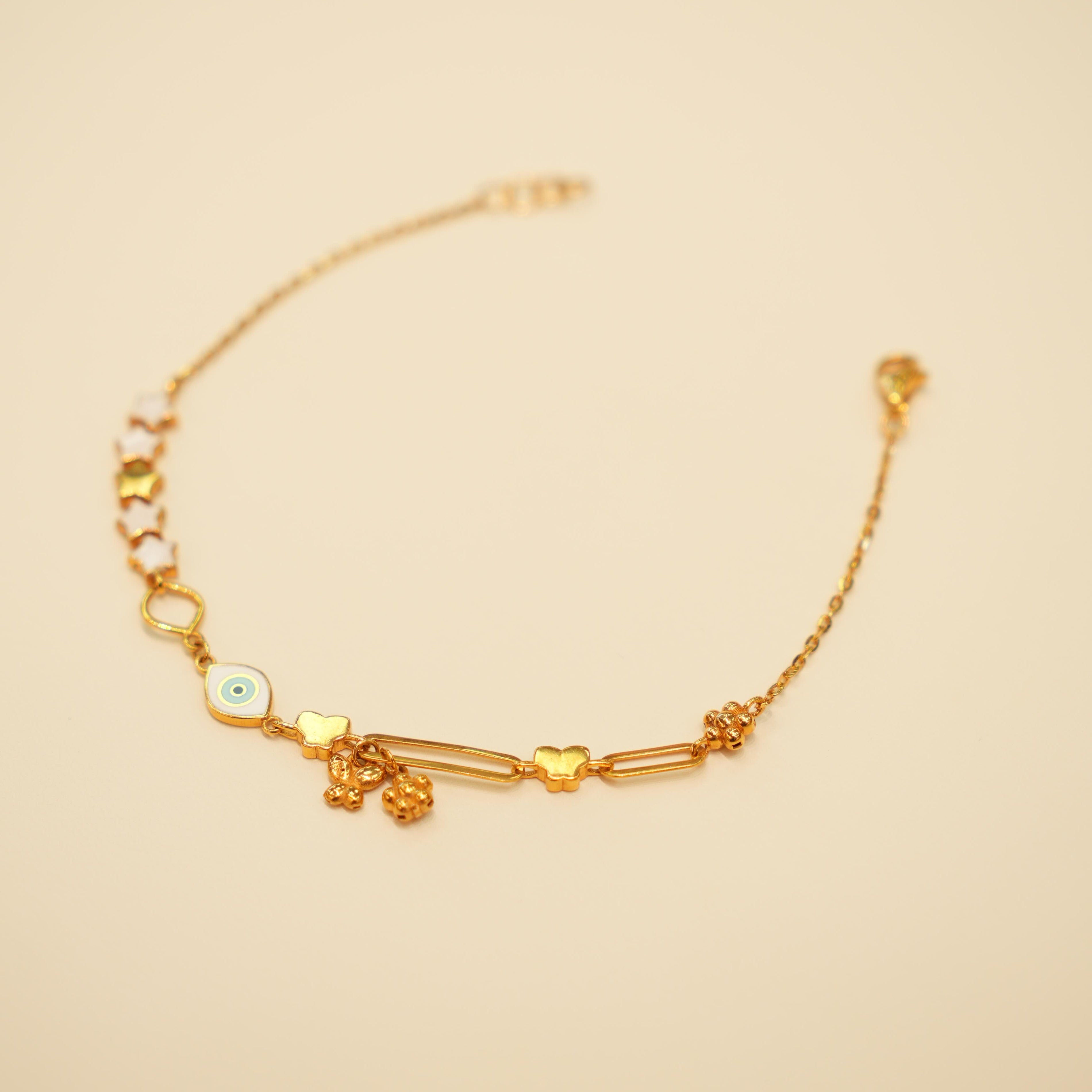 Elegant gold chain bracelet