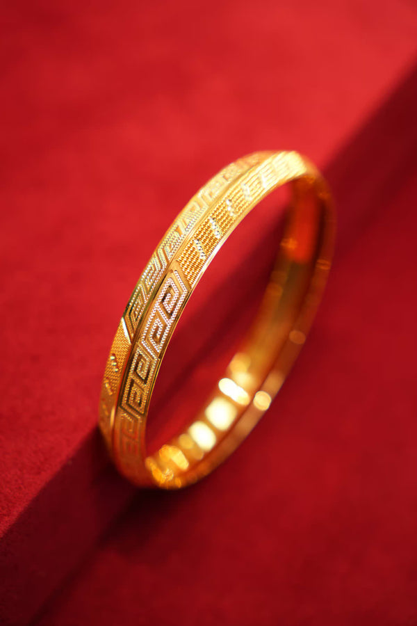 Fine crafted gold bracelet
