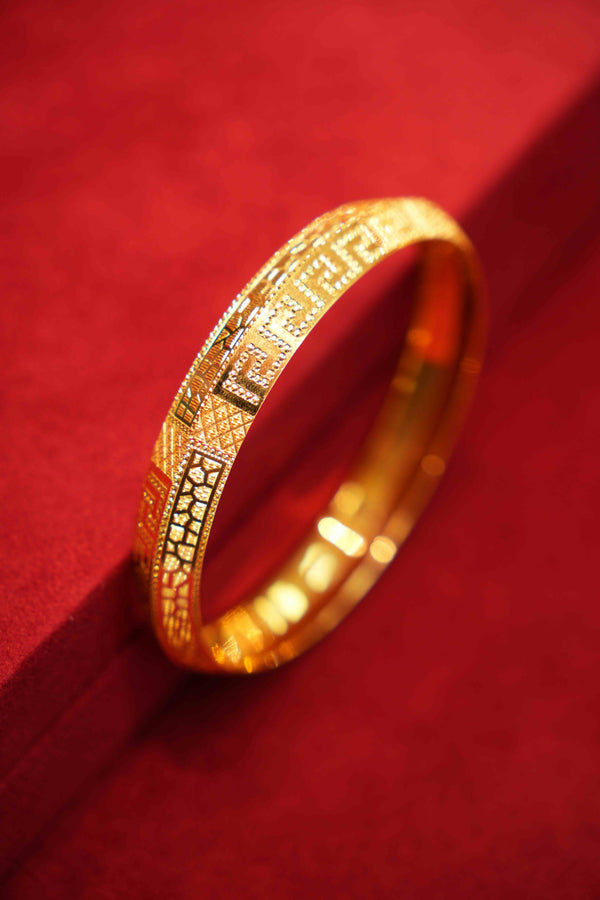 Exclusive men’s gold band