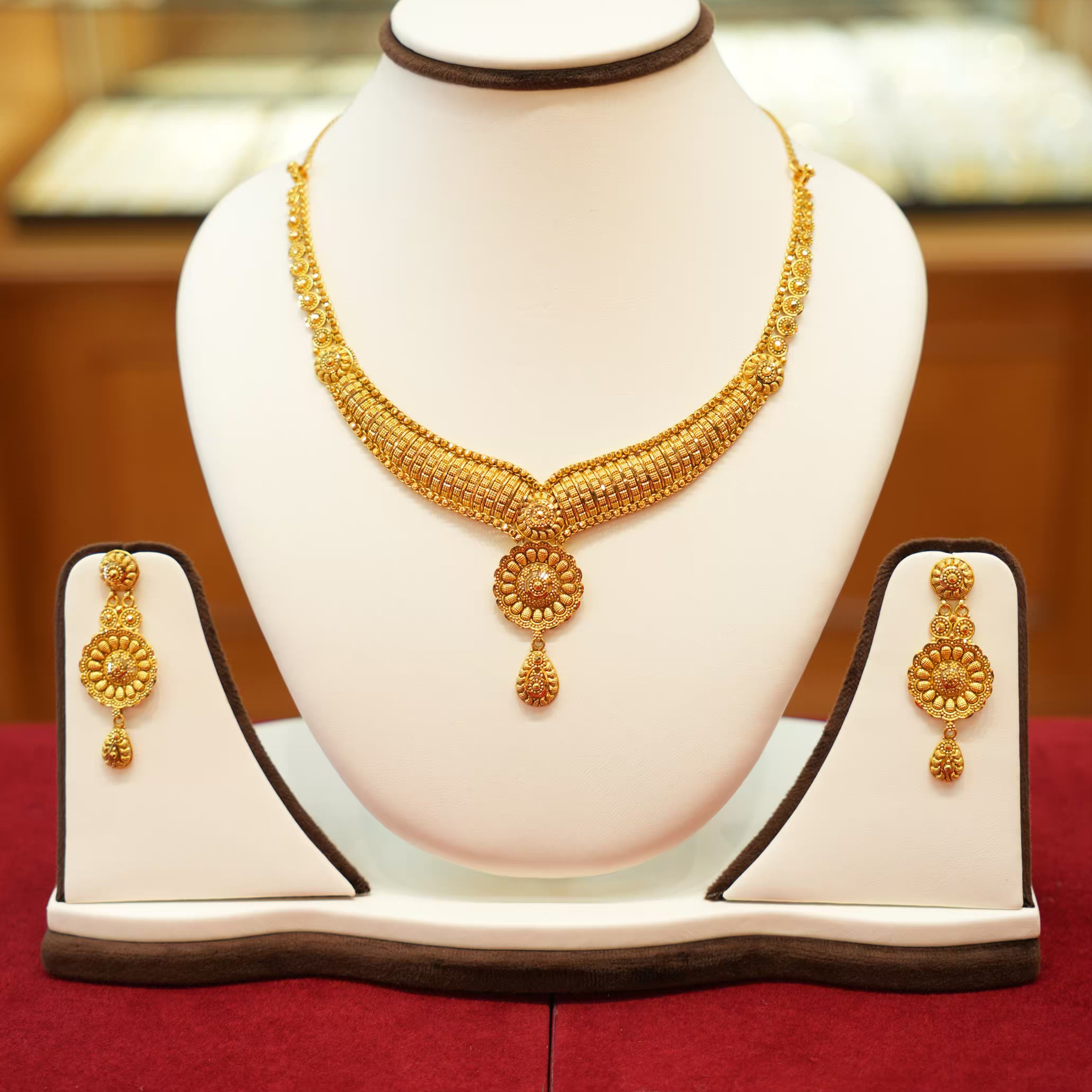 22Kt Gold Antique Necklace Set