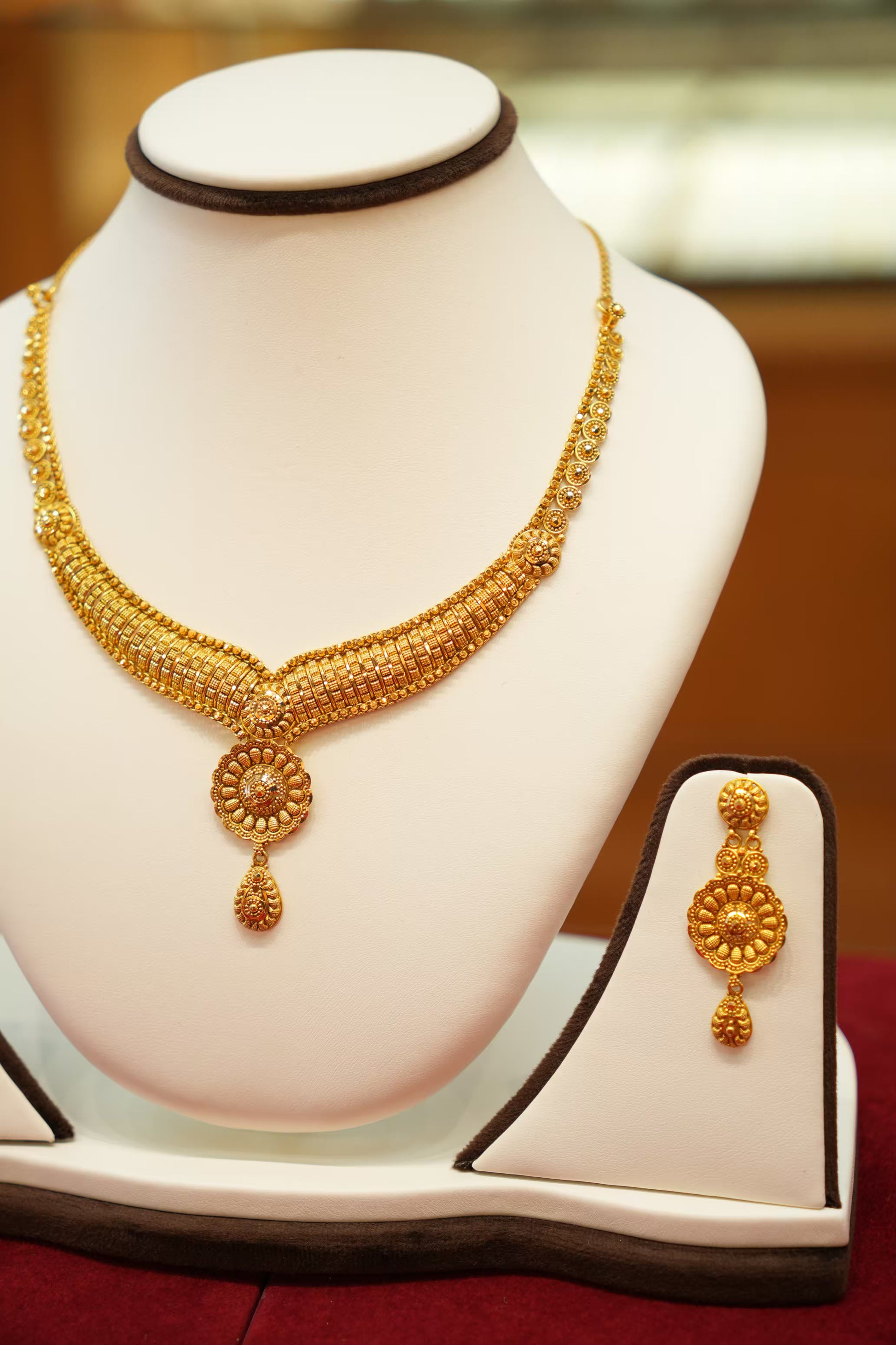 22Kt Gold Antique Necklace Set