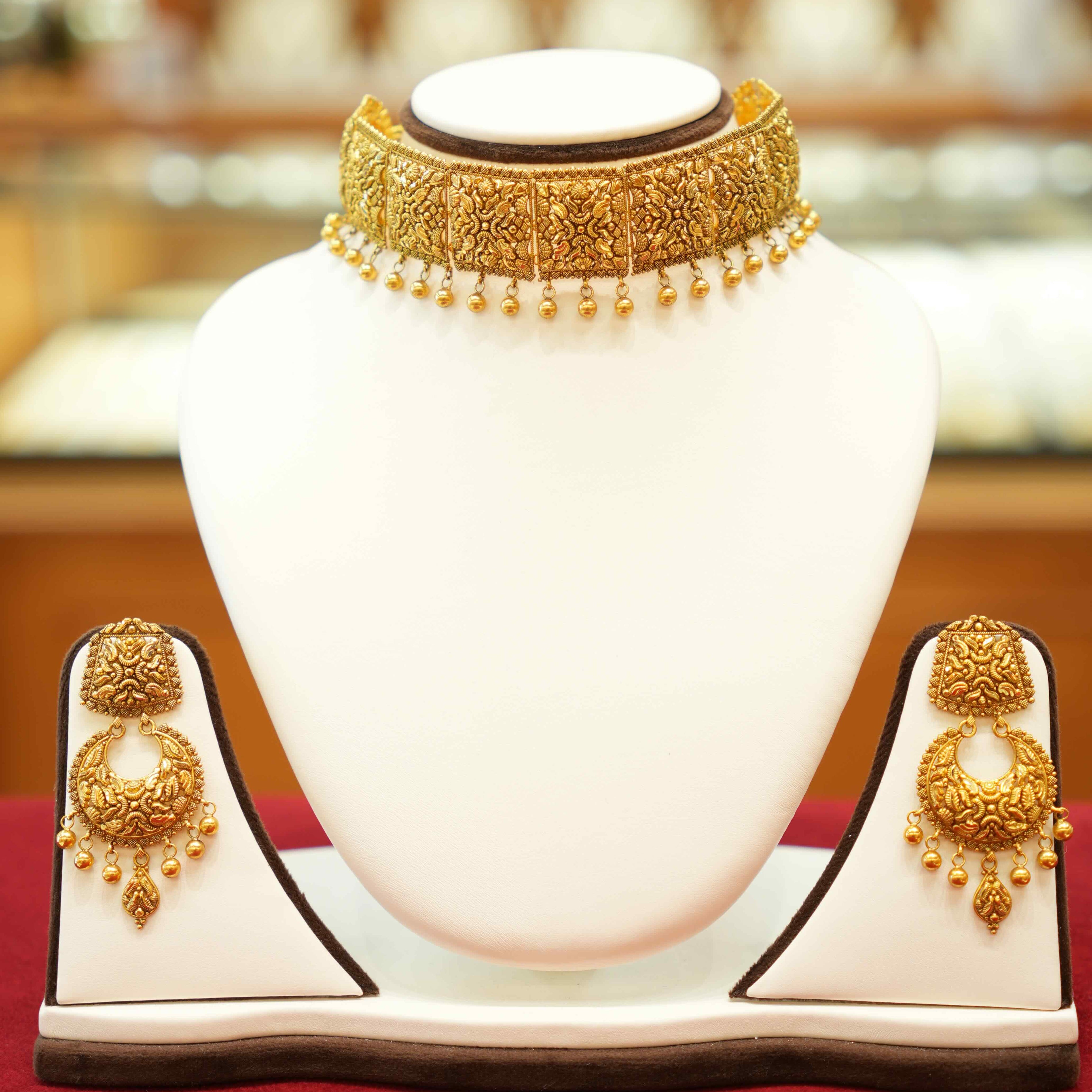 22K Gold Designer Antique Choker Set