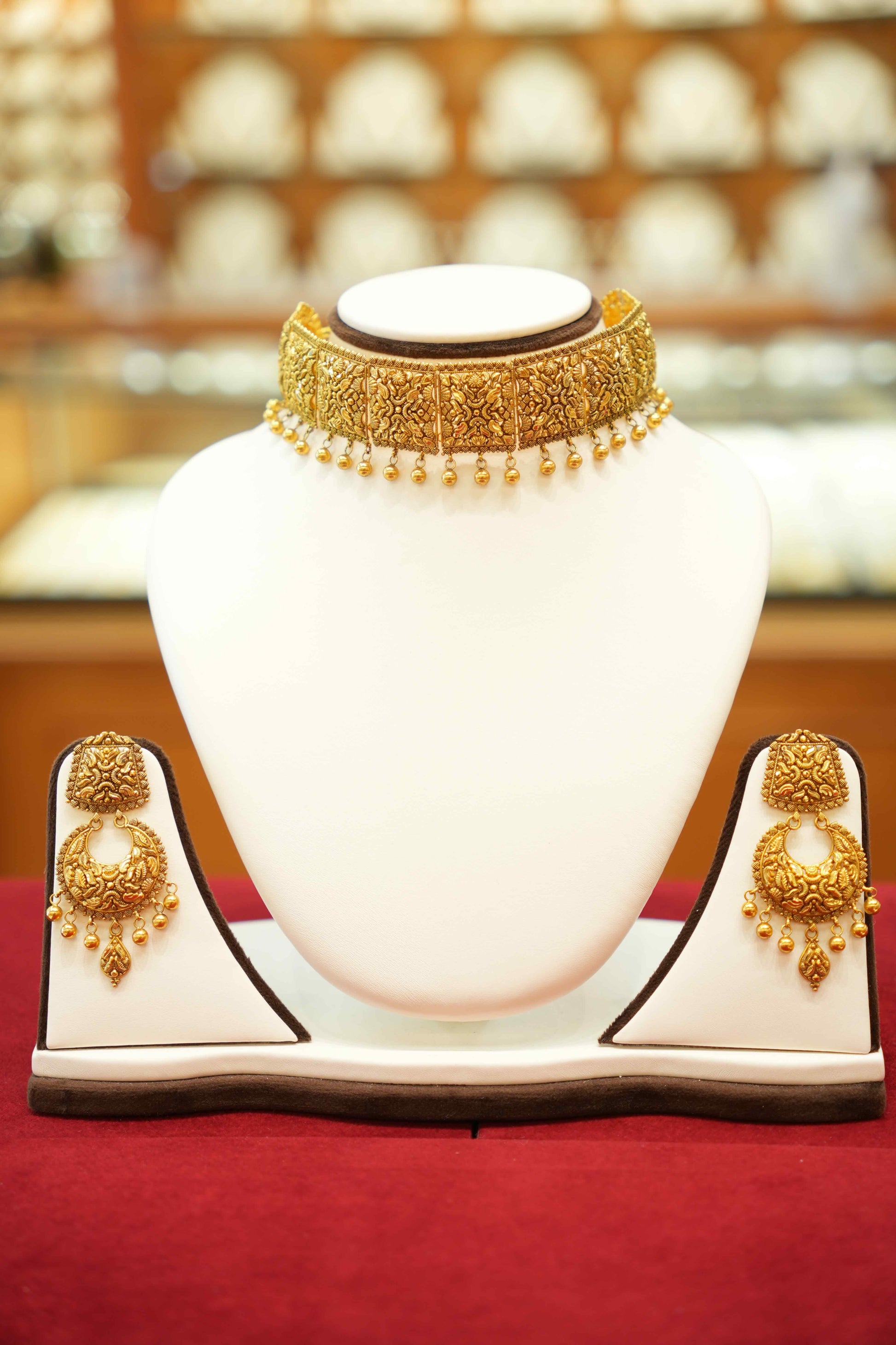 22K Gold Designer Antique Choker Set