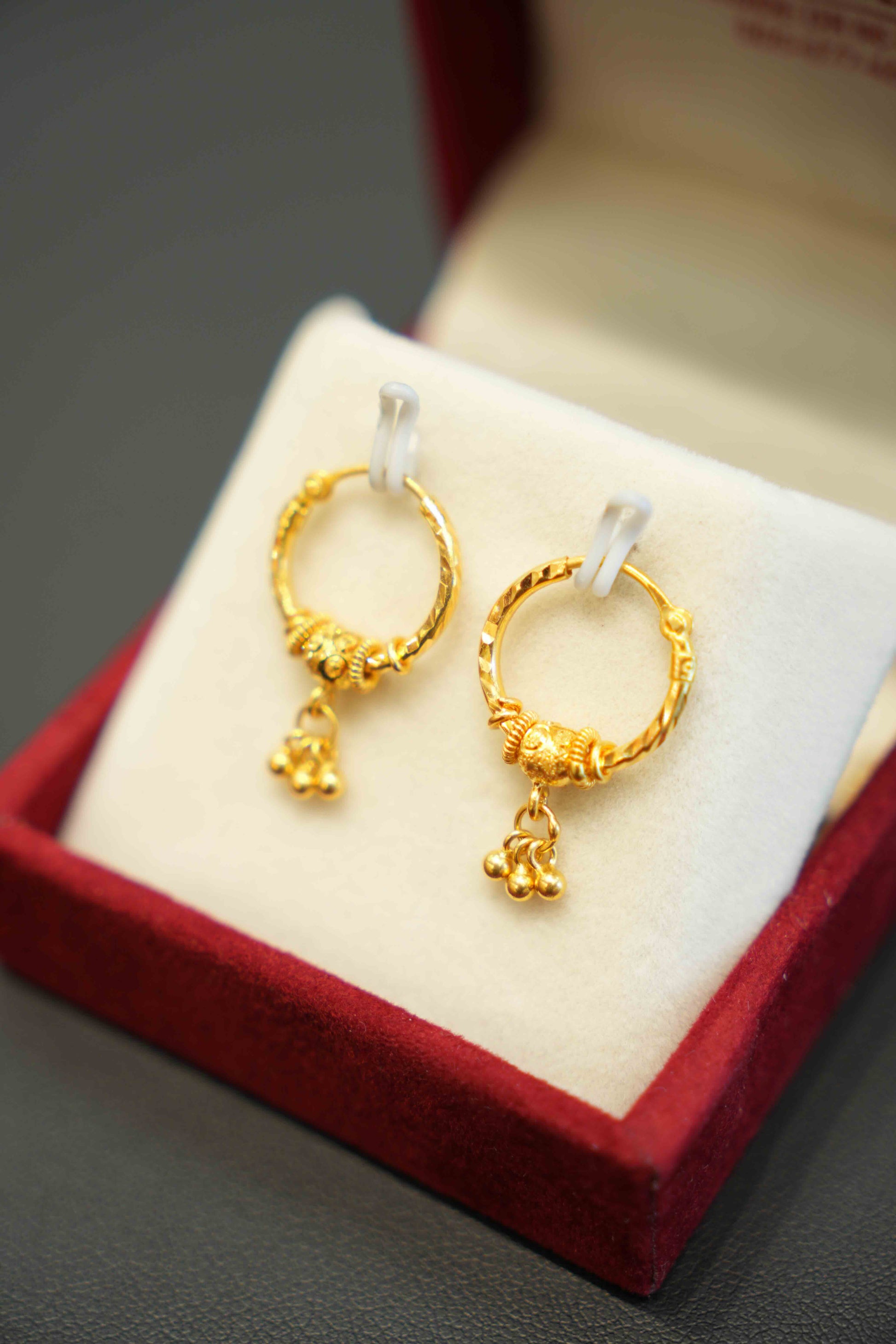 22K Gold Ladies Hanging Earrings