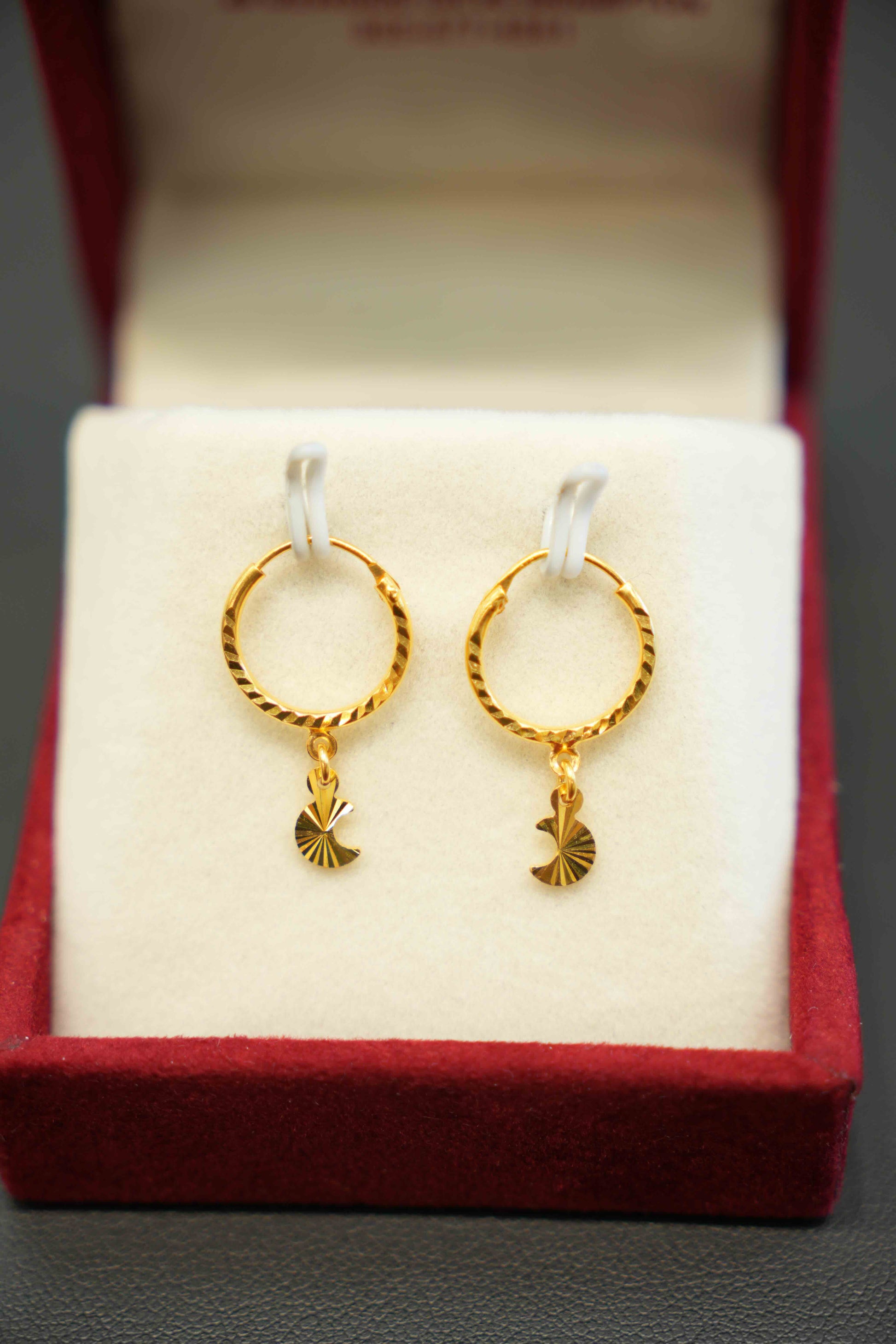 22K Gold Ladies Hanging Earrings