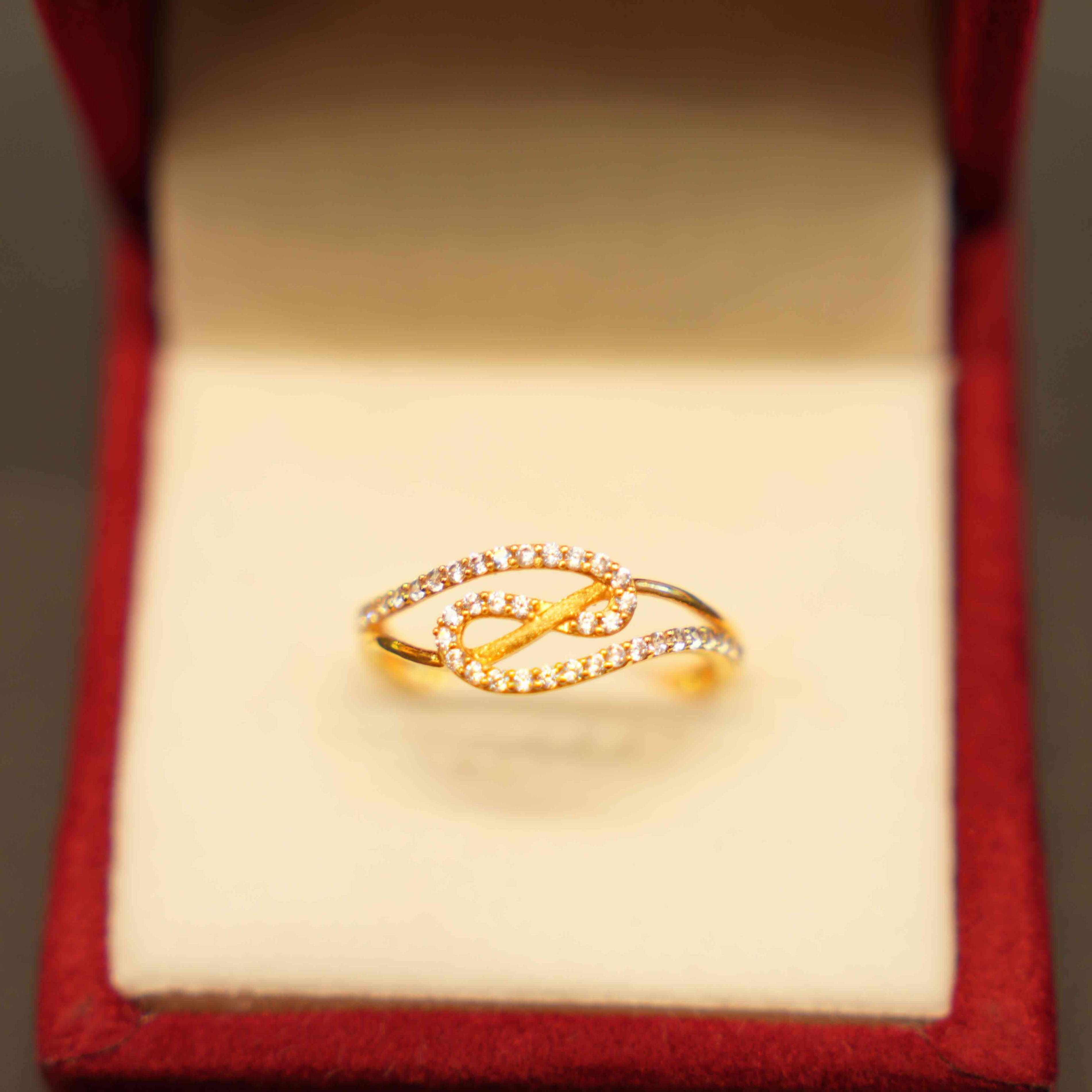 22K Gold Designer Ladies Ring