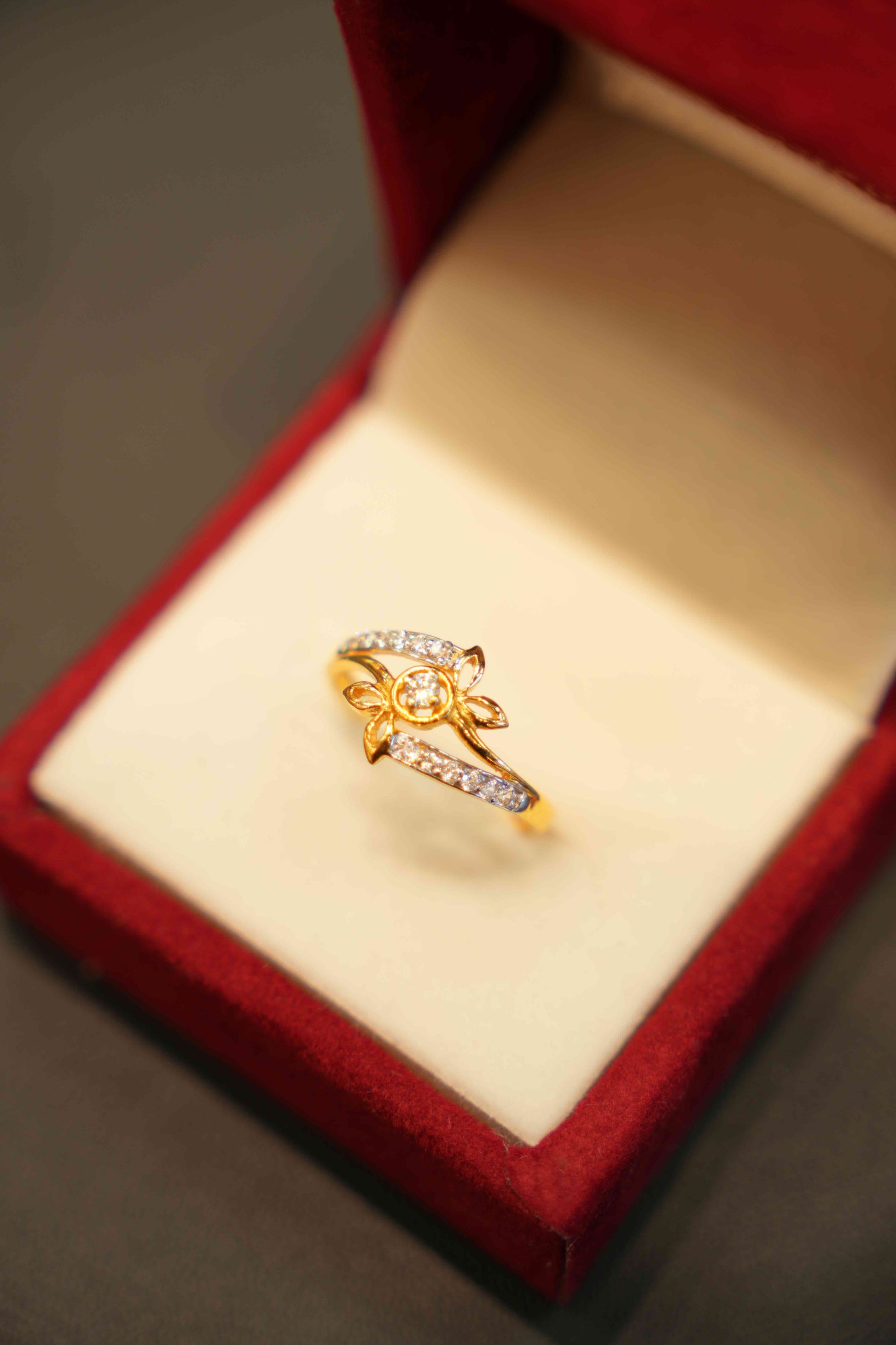 22K Gold Designer Ladies Ring