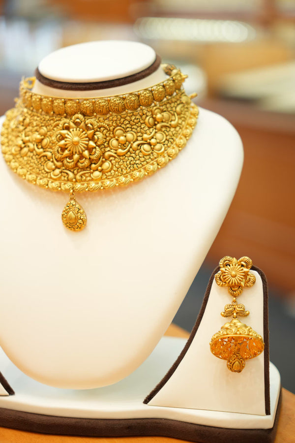 22K Gold Designer Antique Choker Set