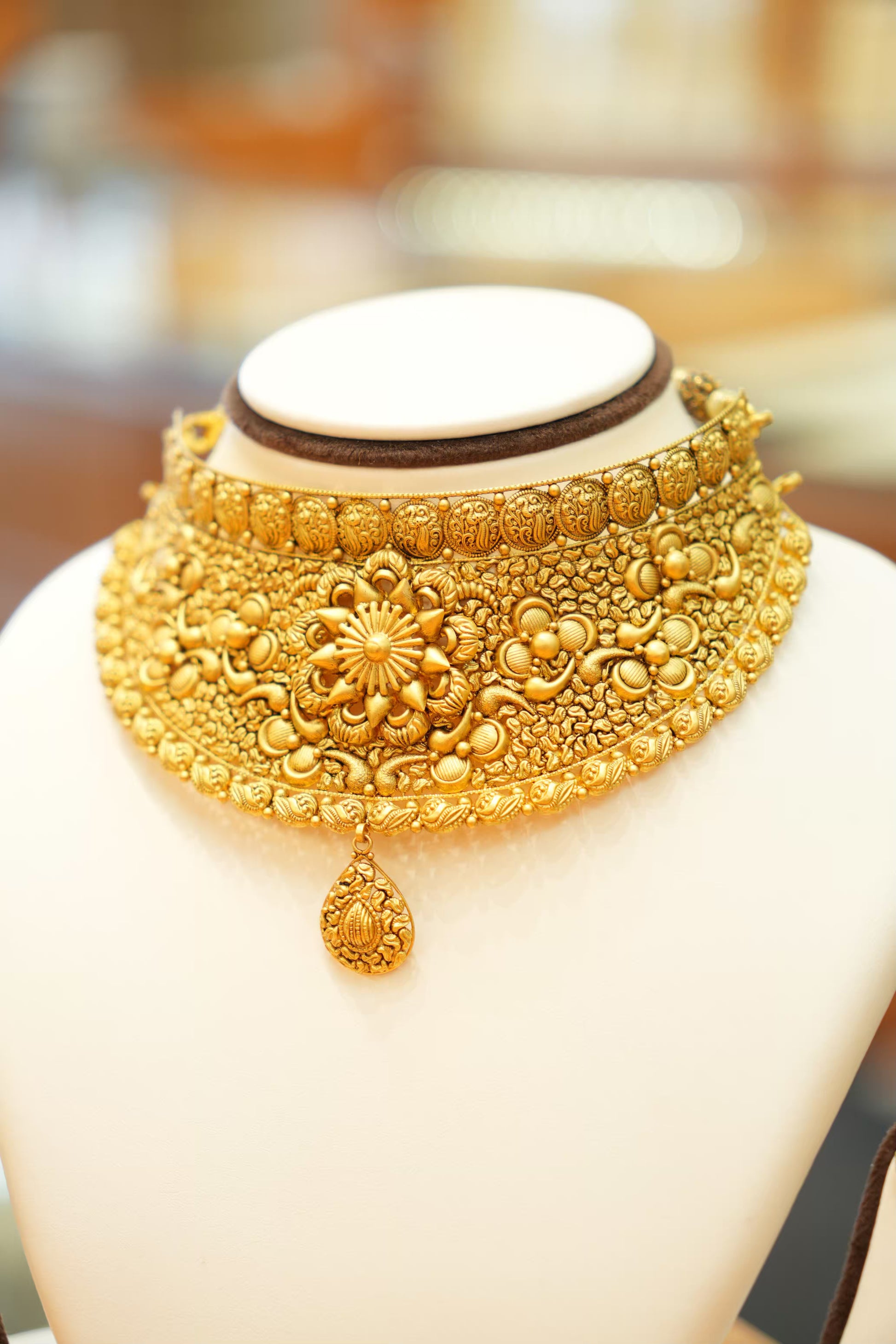 22K Gold Designer Antique Choker Set