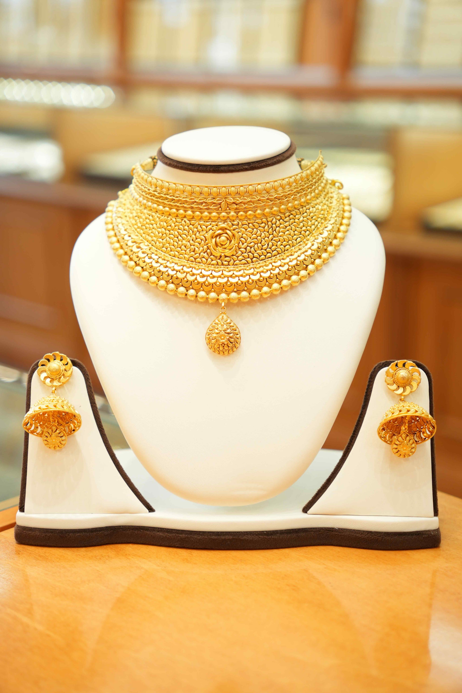 22K Gold Designer Antique Choker Set