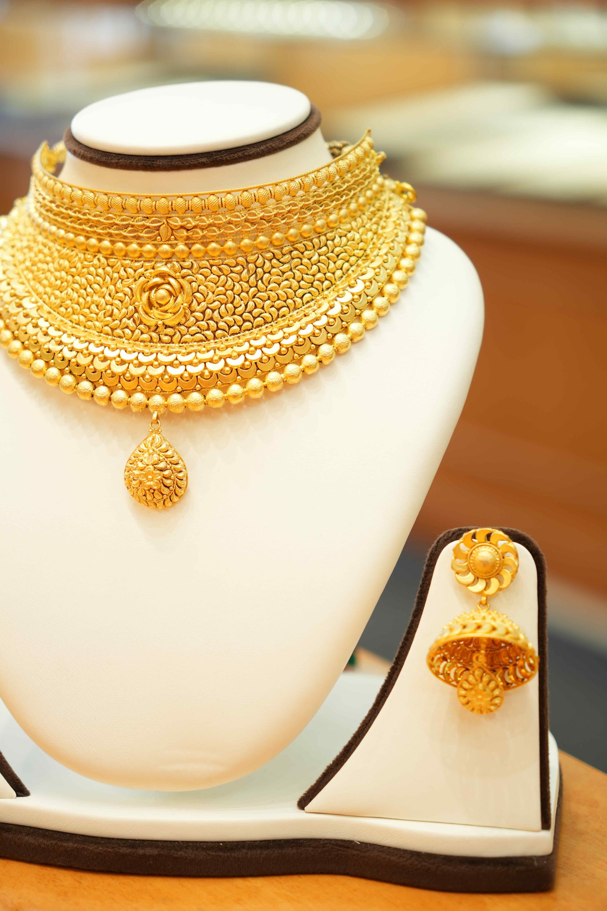 22K Gold Designer Antique Choker Set