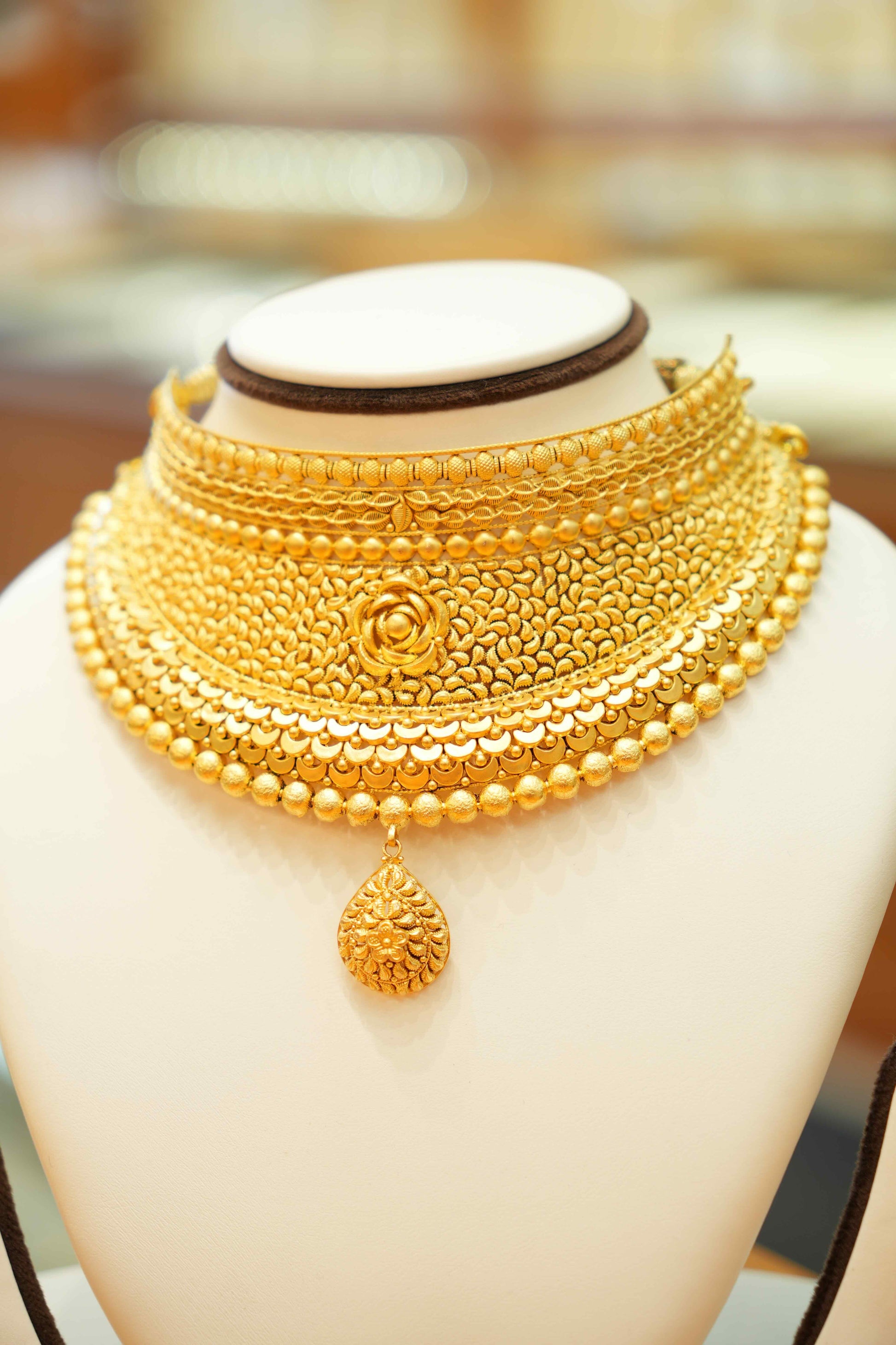 22K Gold Designer Antique Choker Set