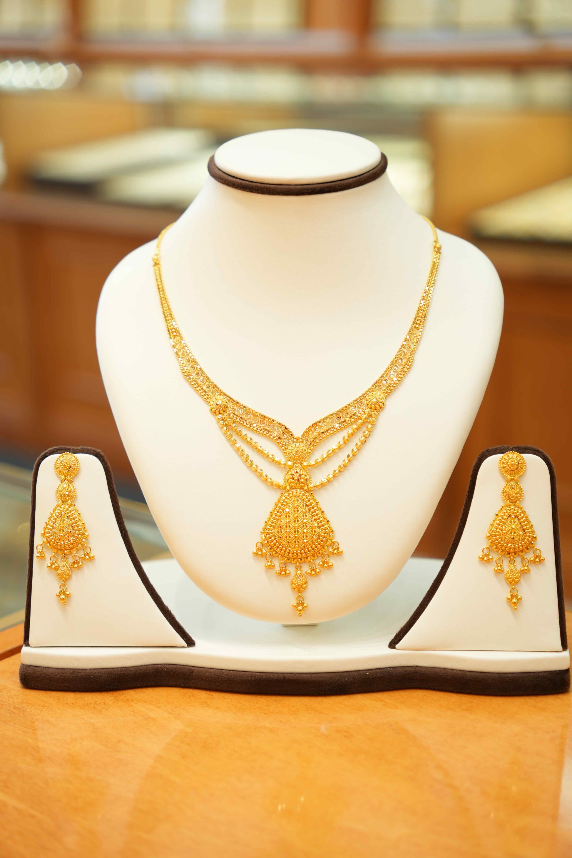 22K Gold Designer Necklace Set