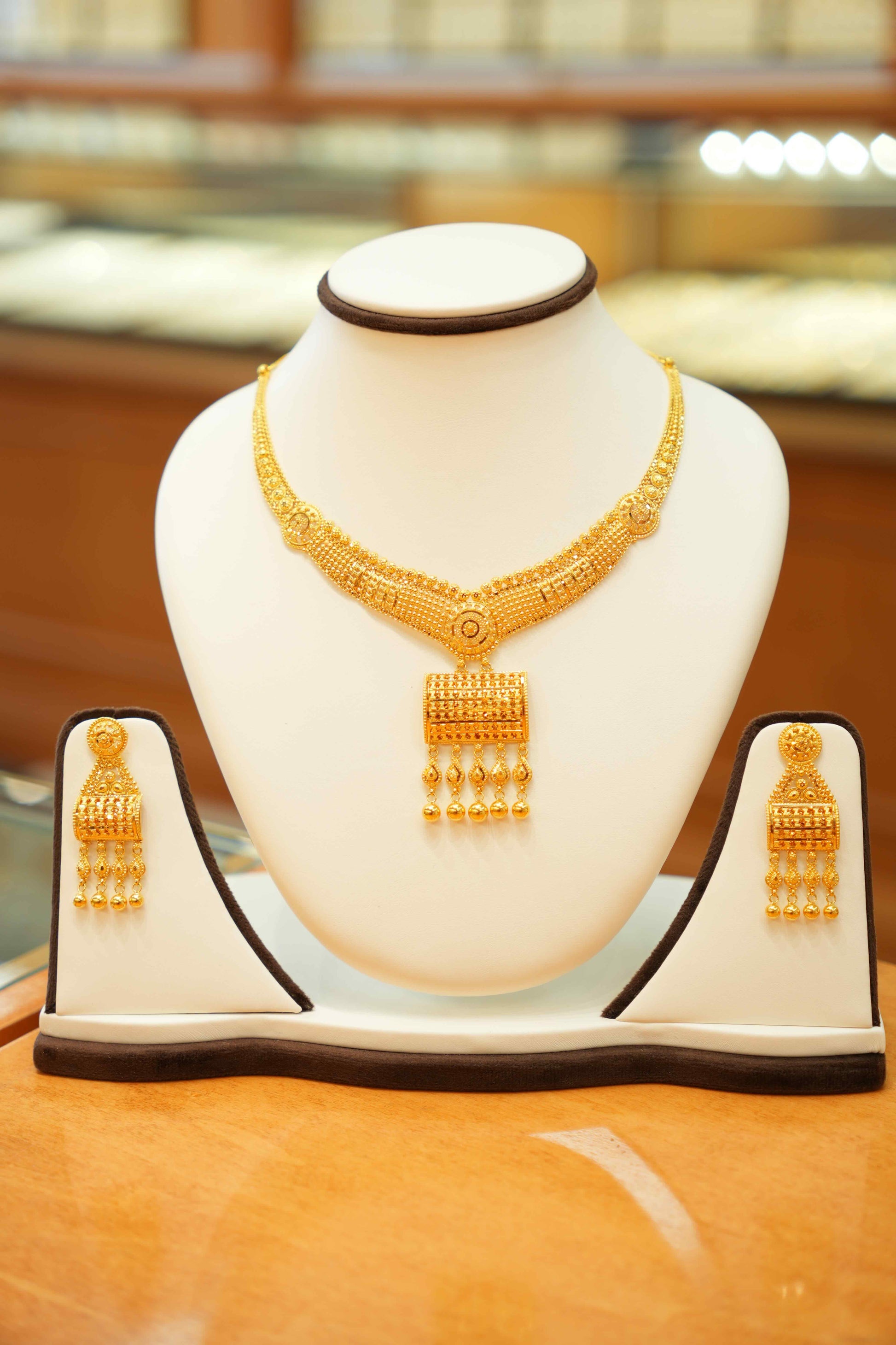 22K Gold Designer Necklace Set