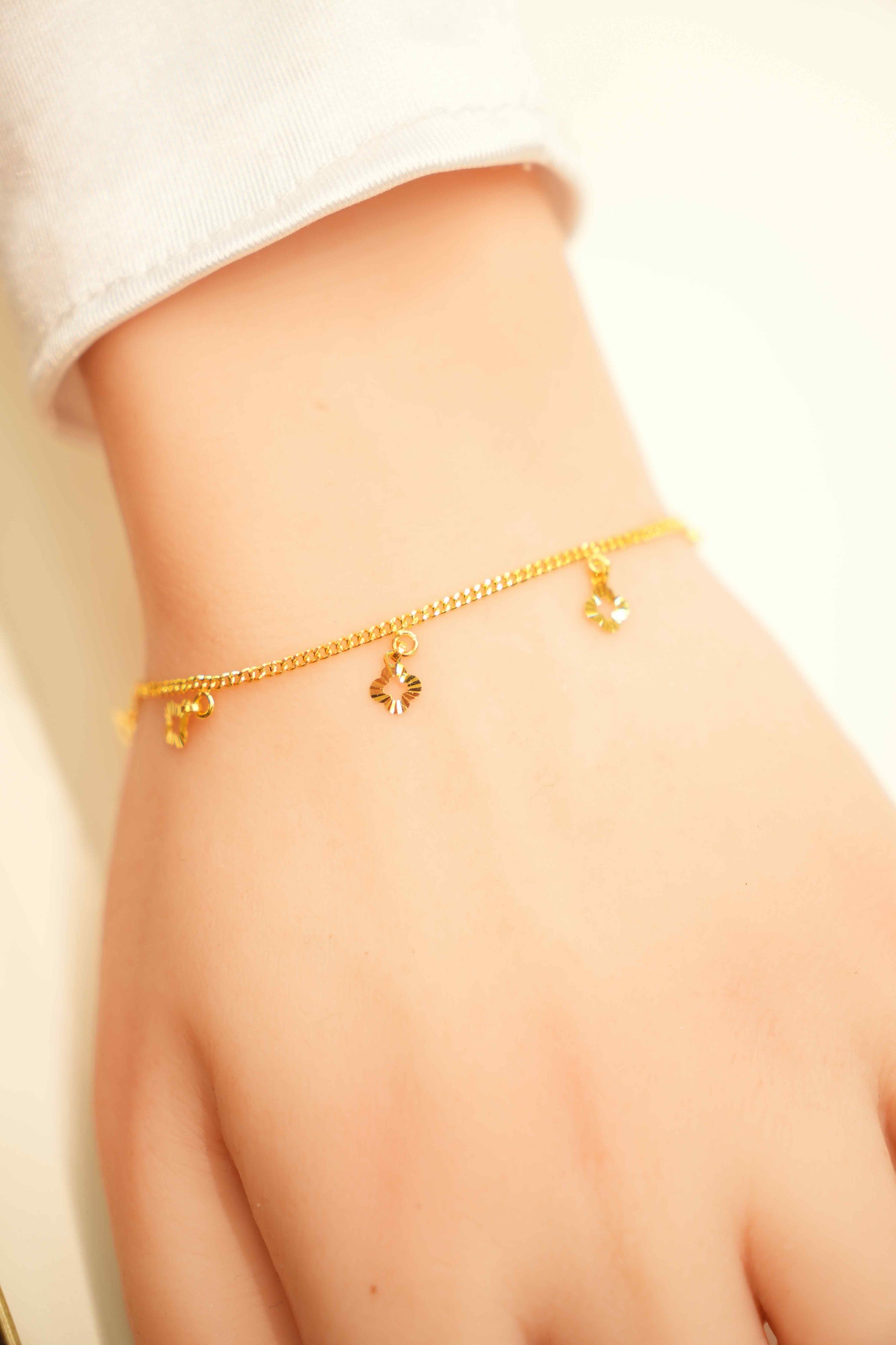 22K Gold Ladies Charm Bracelet