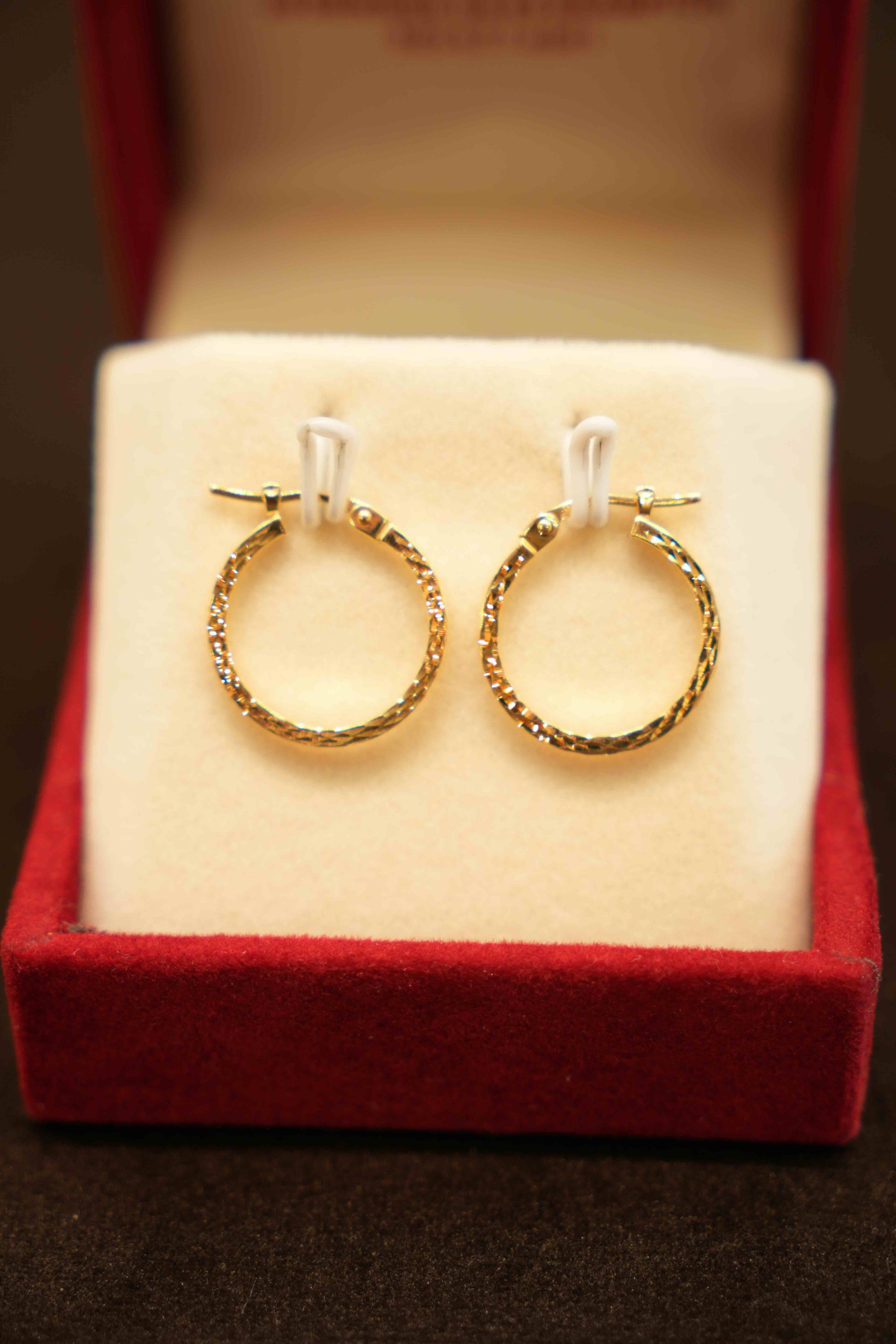 18K Gold Ladies Hoop Earrings