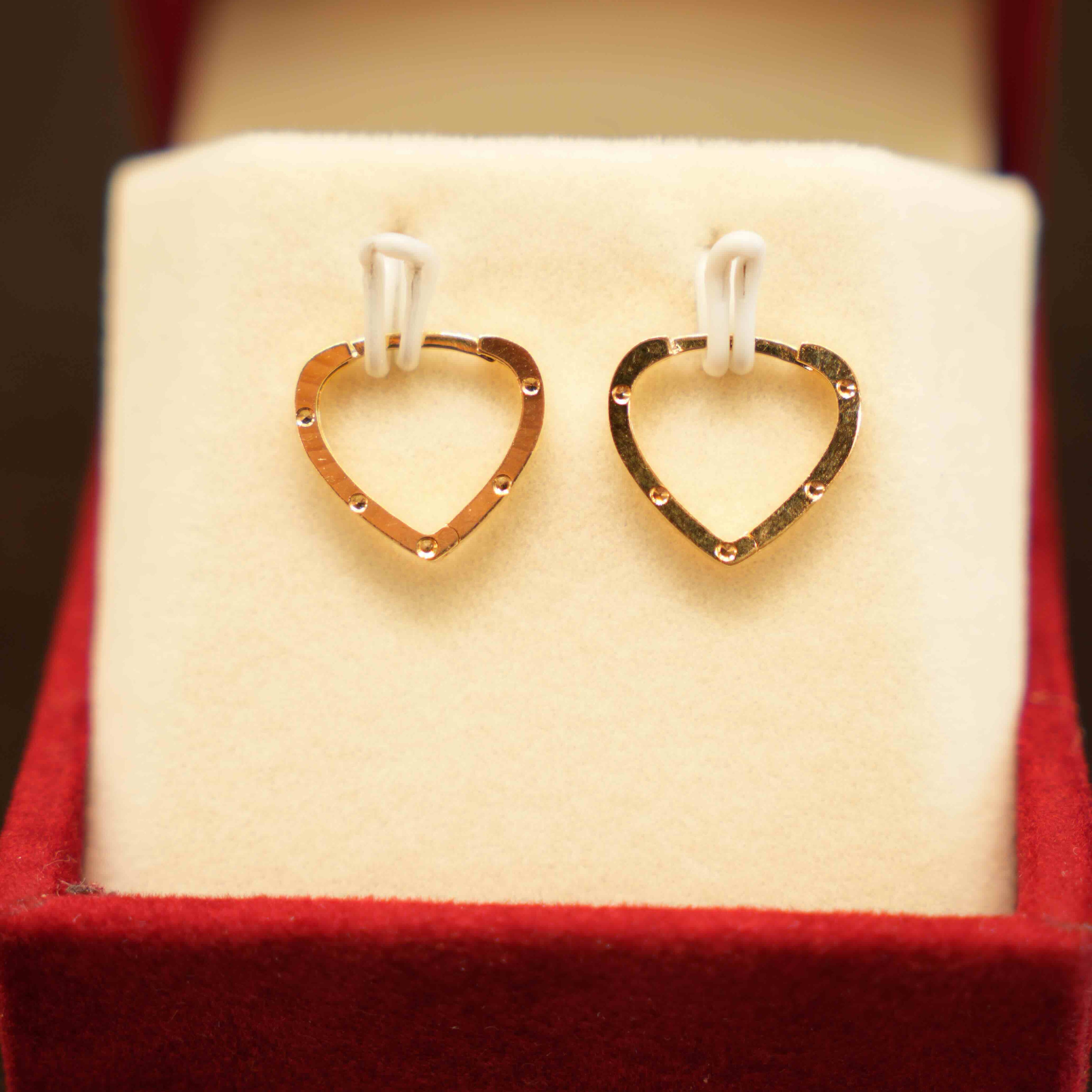 18K Gold Ladies Hoop Earrings