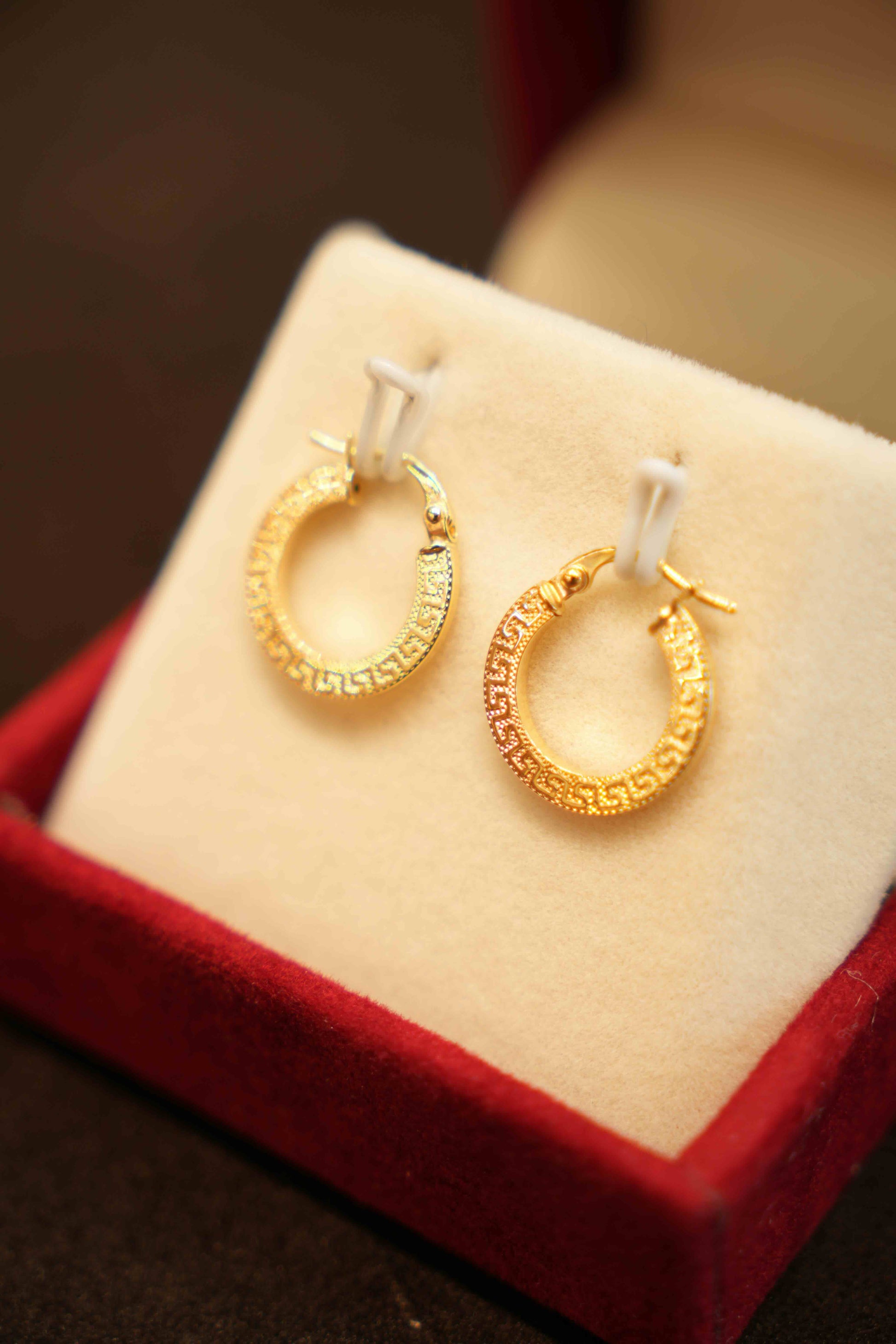 18K Gold Ladies Hoop Earrings
