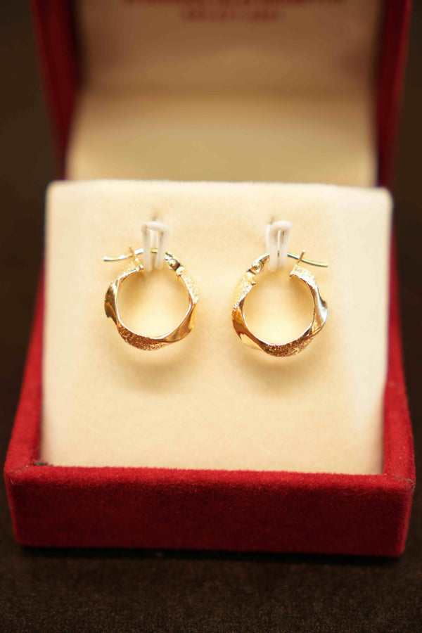 18K Gold Ladies Hoop Earrings