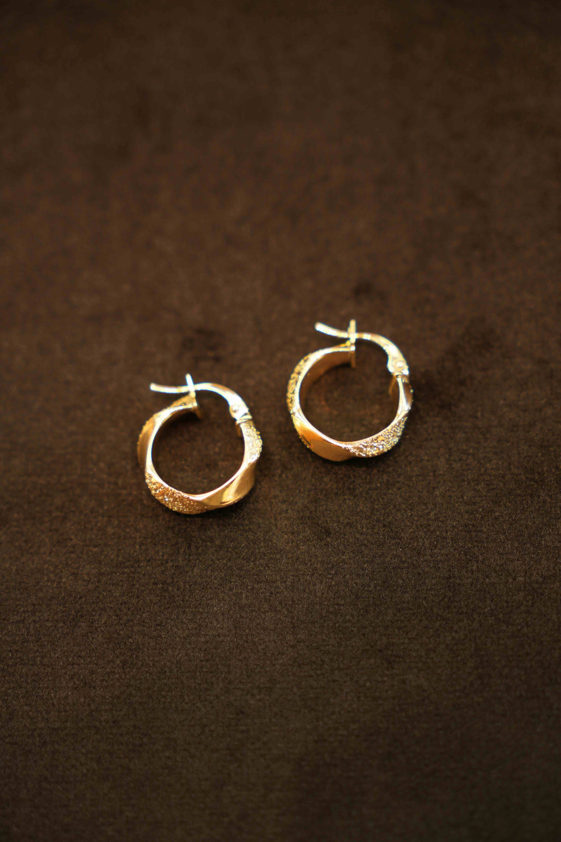 18K Gold Ladies Hoop Earrings