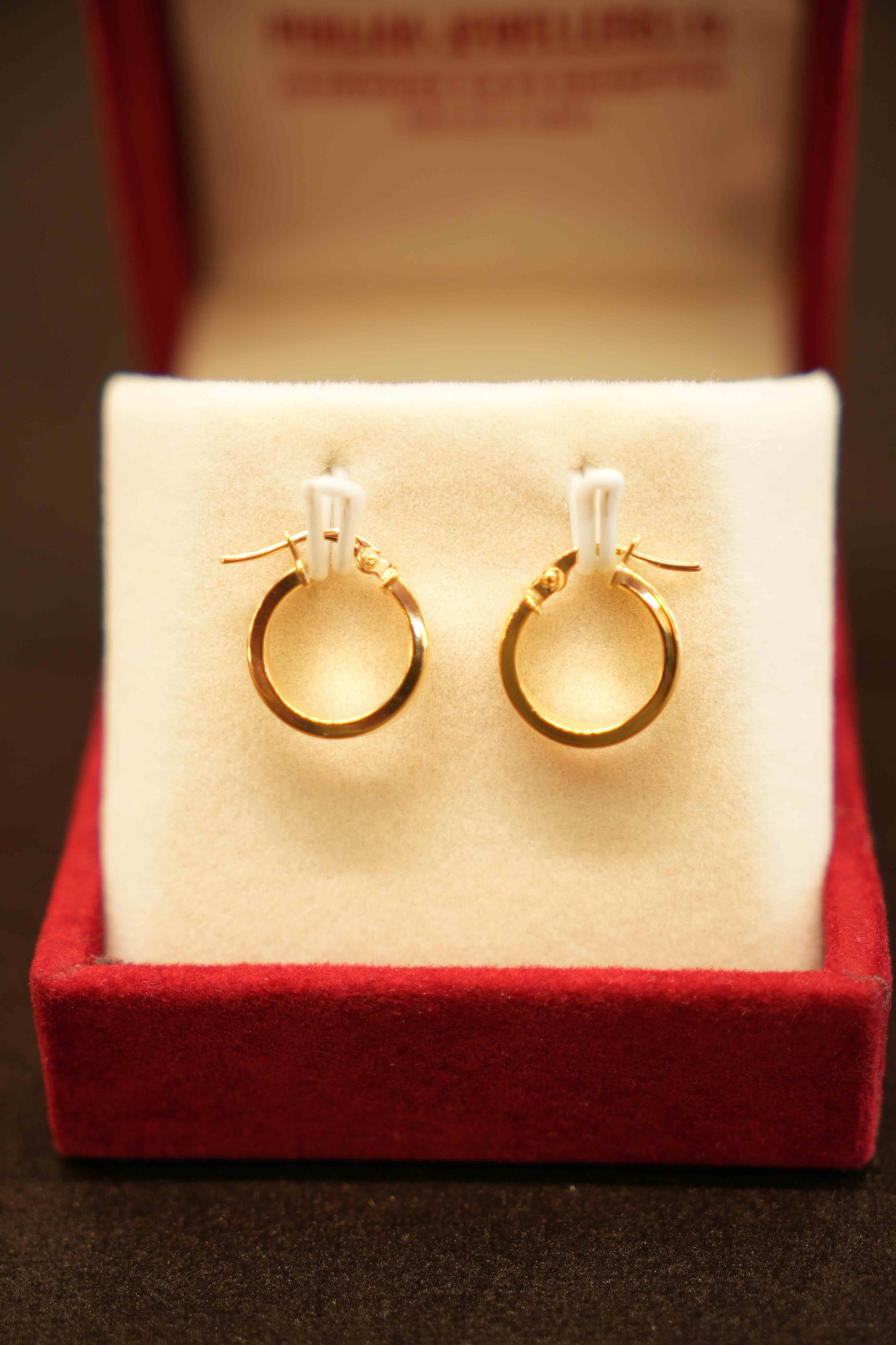 18K Gold Ladies Hoop Earrings