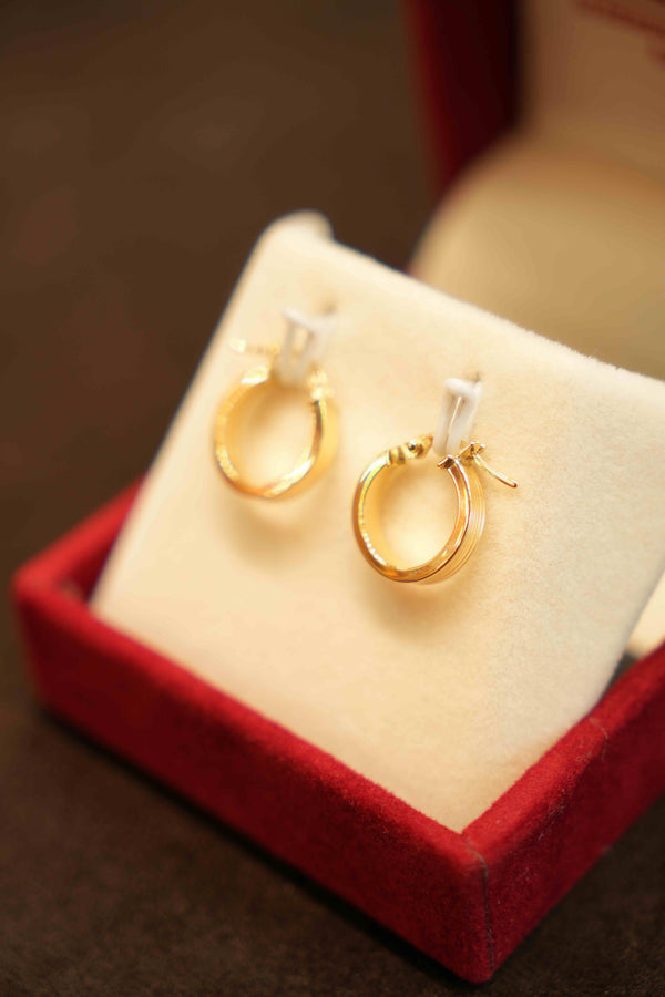 18K Gold Ladies Hoop Earrings