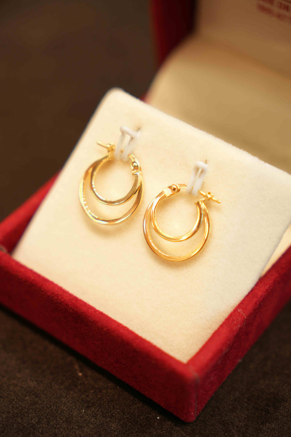 18K Gold Ladies Hoop Earrings