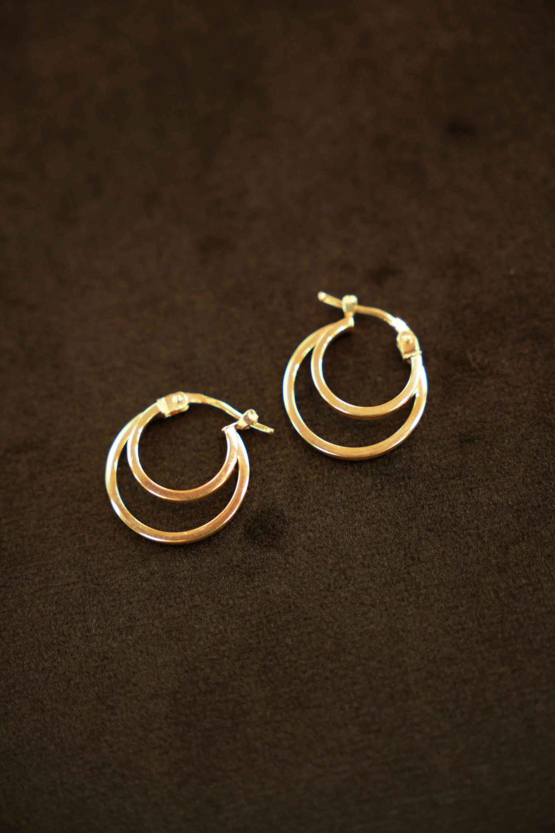 18K Gold Ladies Hoop Earrings