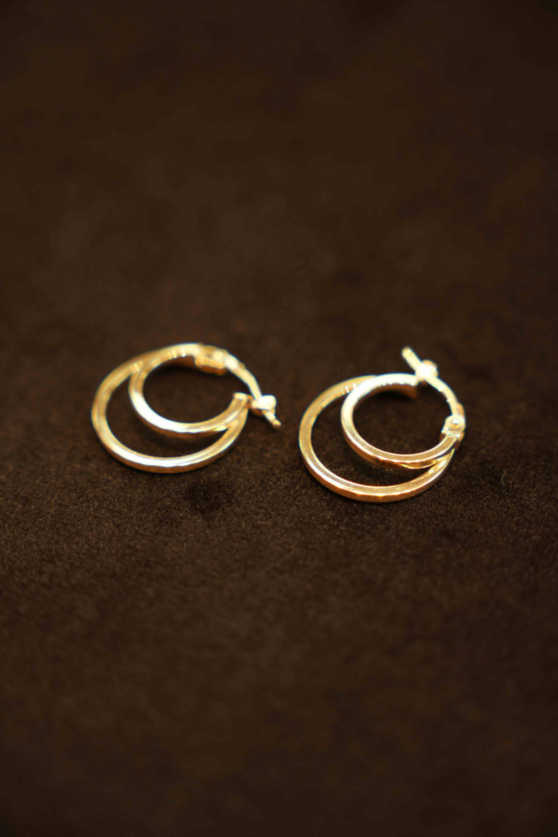 18K Gold Ladies Hoop Earrings