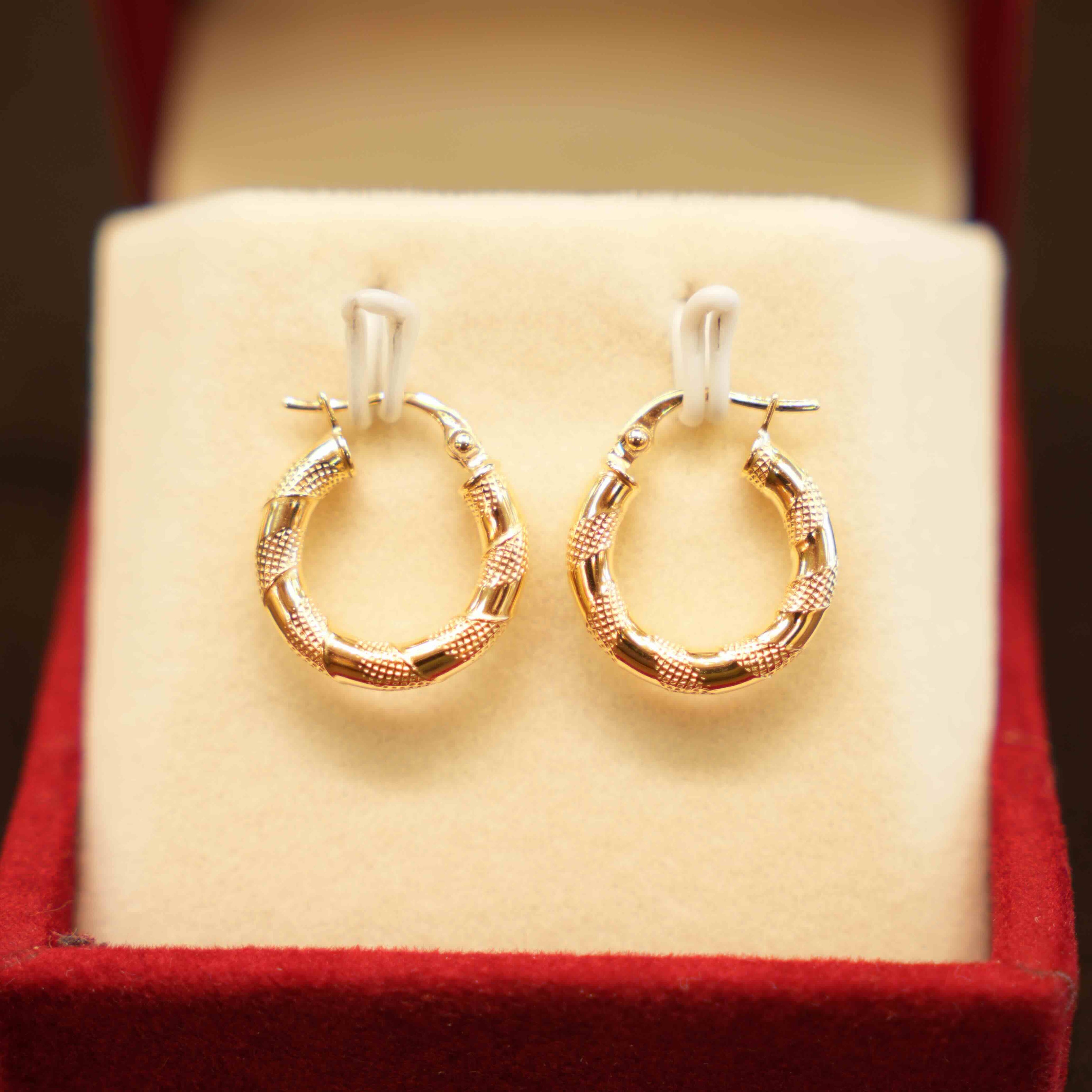 18K Gold Ladies Hoop Earrings