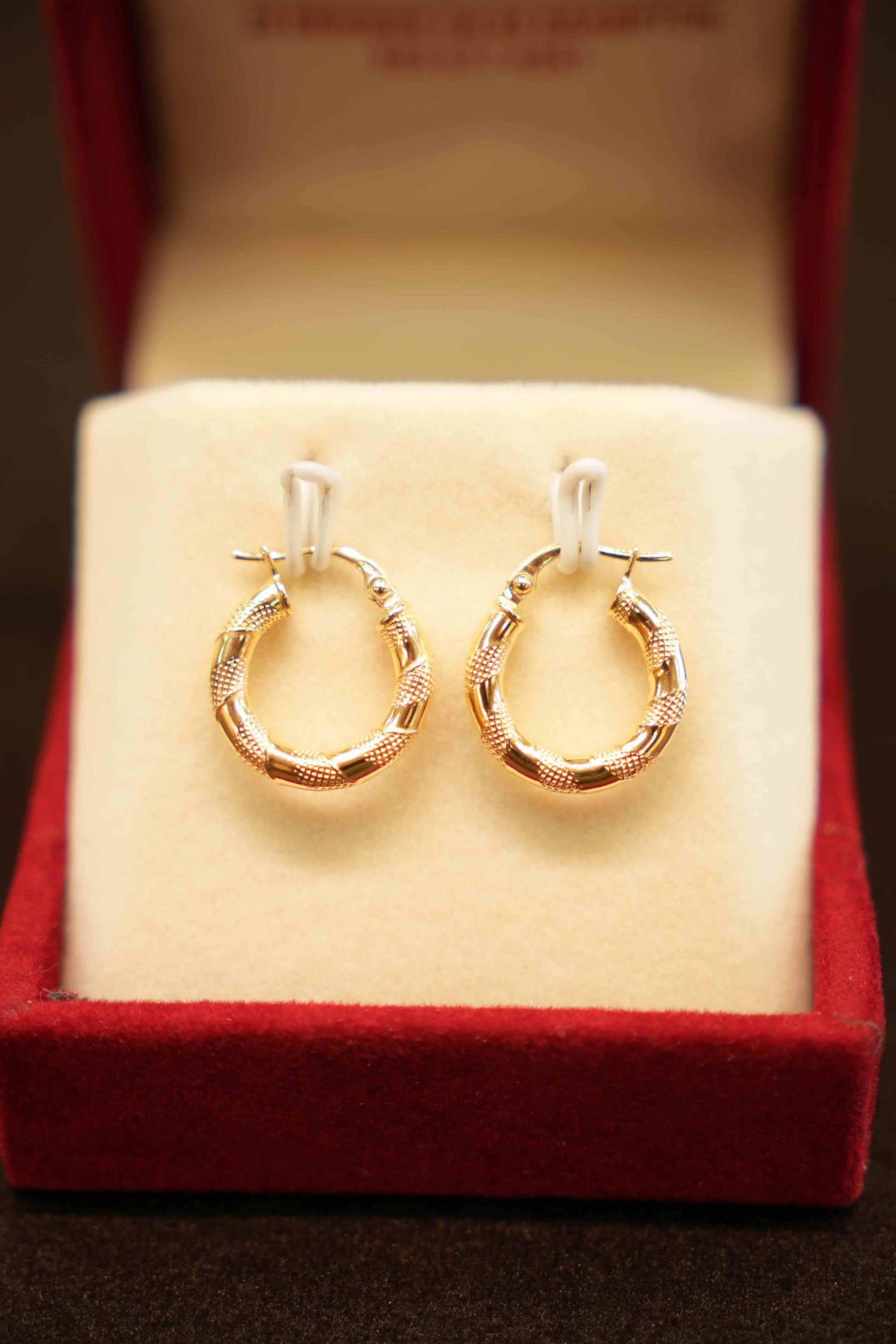 18K Gold Ladies Hoop Earrings