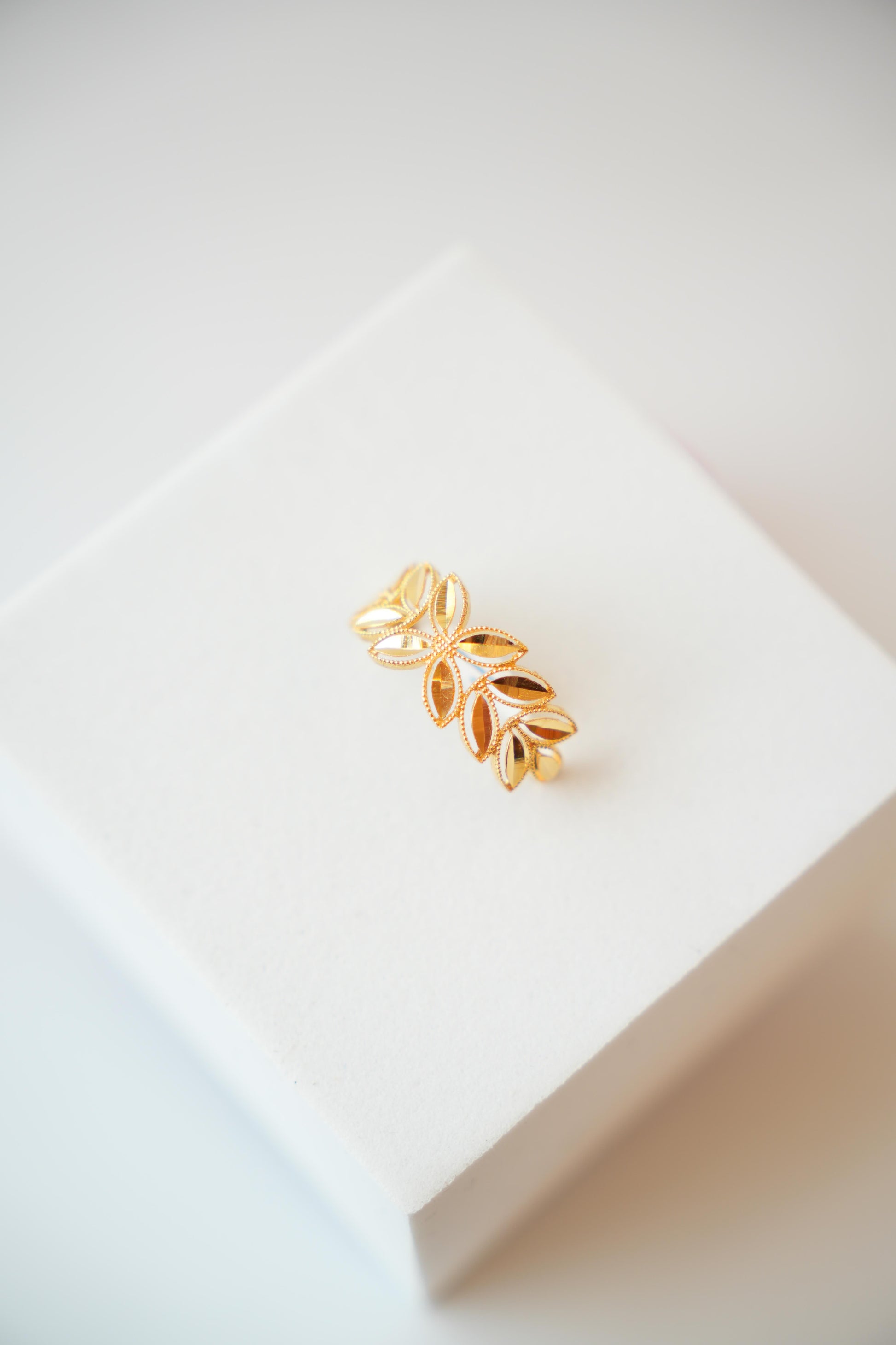 22K Gold Designer Leaf Design Ring