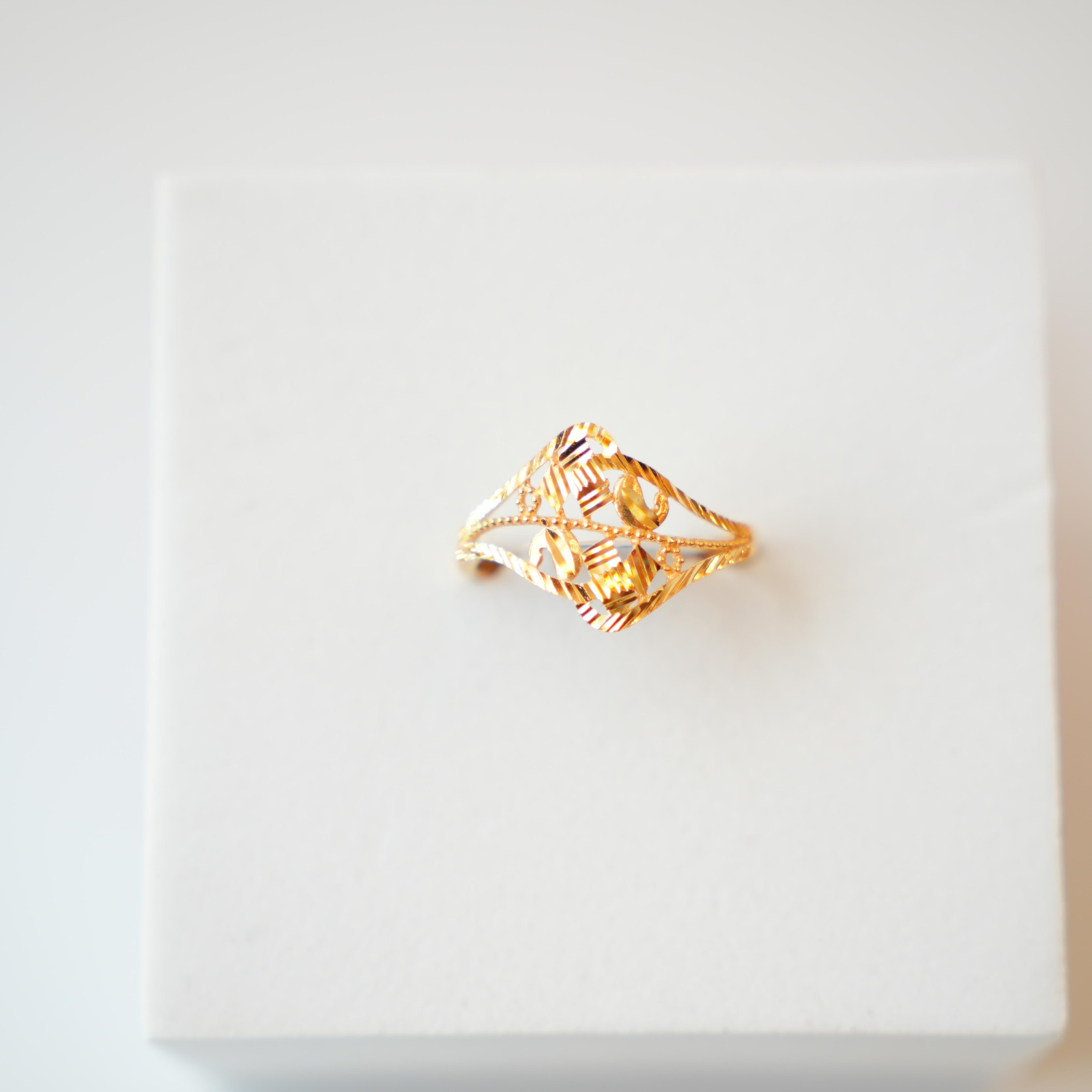 22K Gold Designer Floral Detail Ladies Ring
