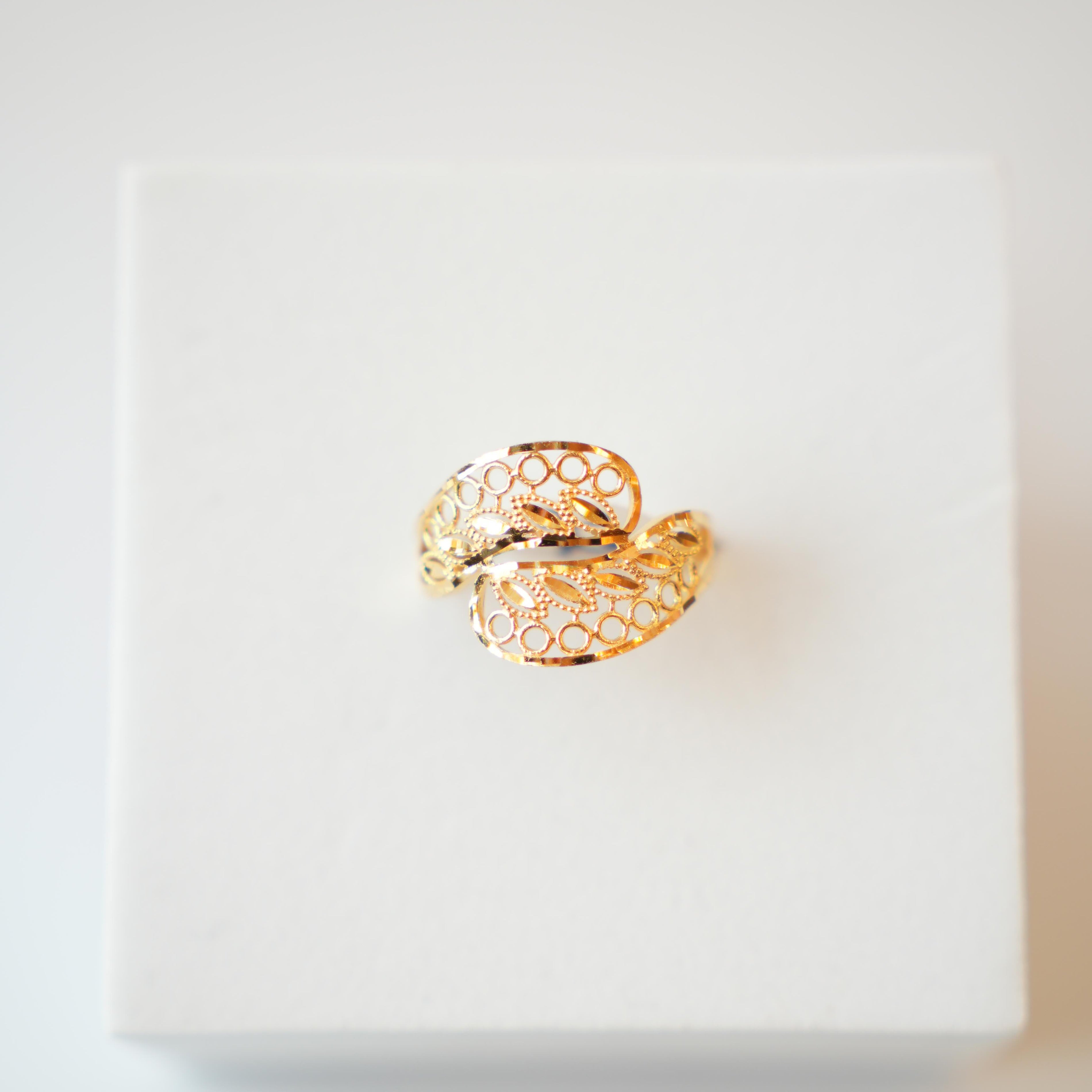 22K Gold Designer Flower Detail Ladies Ring