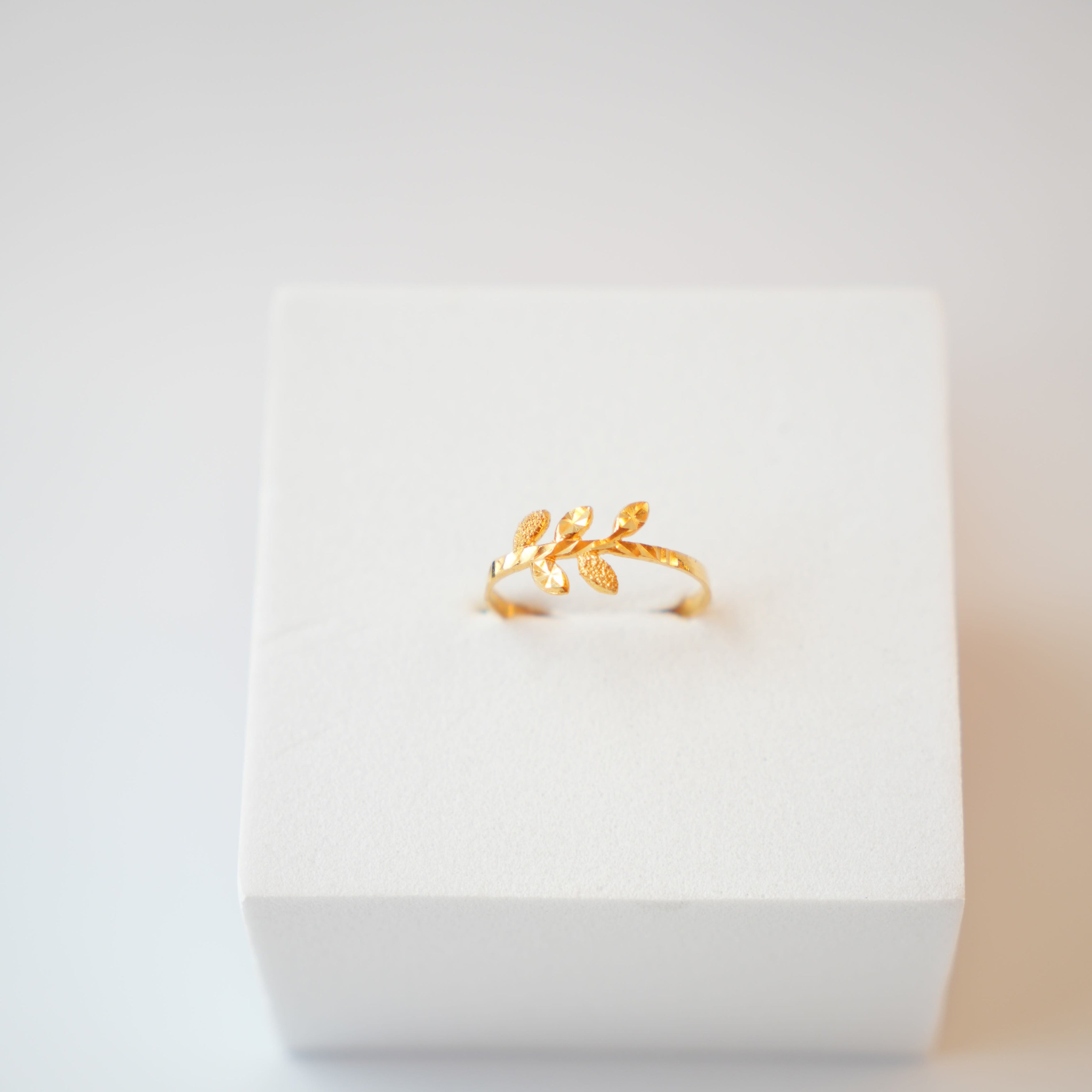 22K Gold Designer Ladies Ring