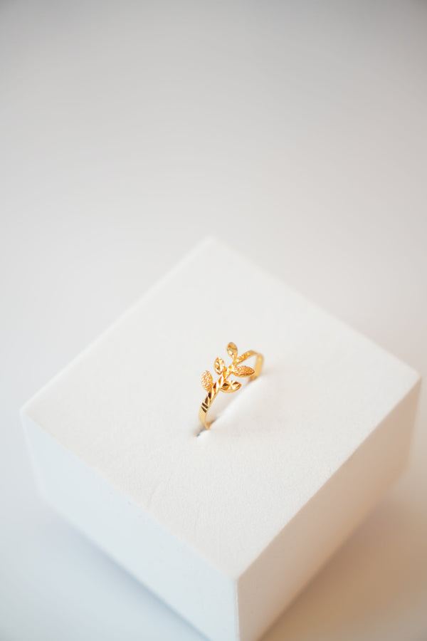 22K Gold Designer Leaflet Ladies Ring