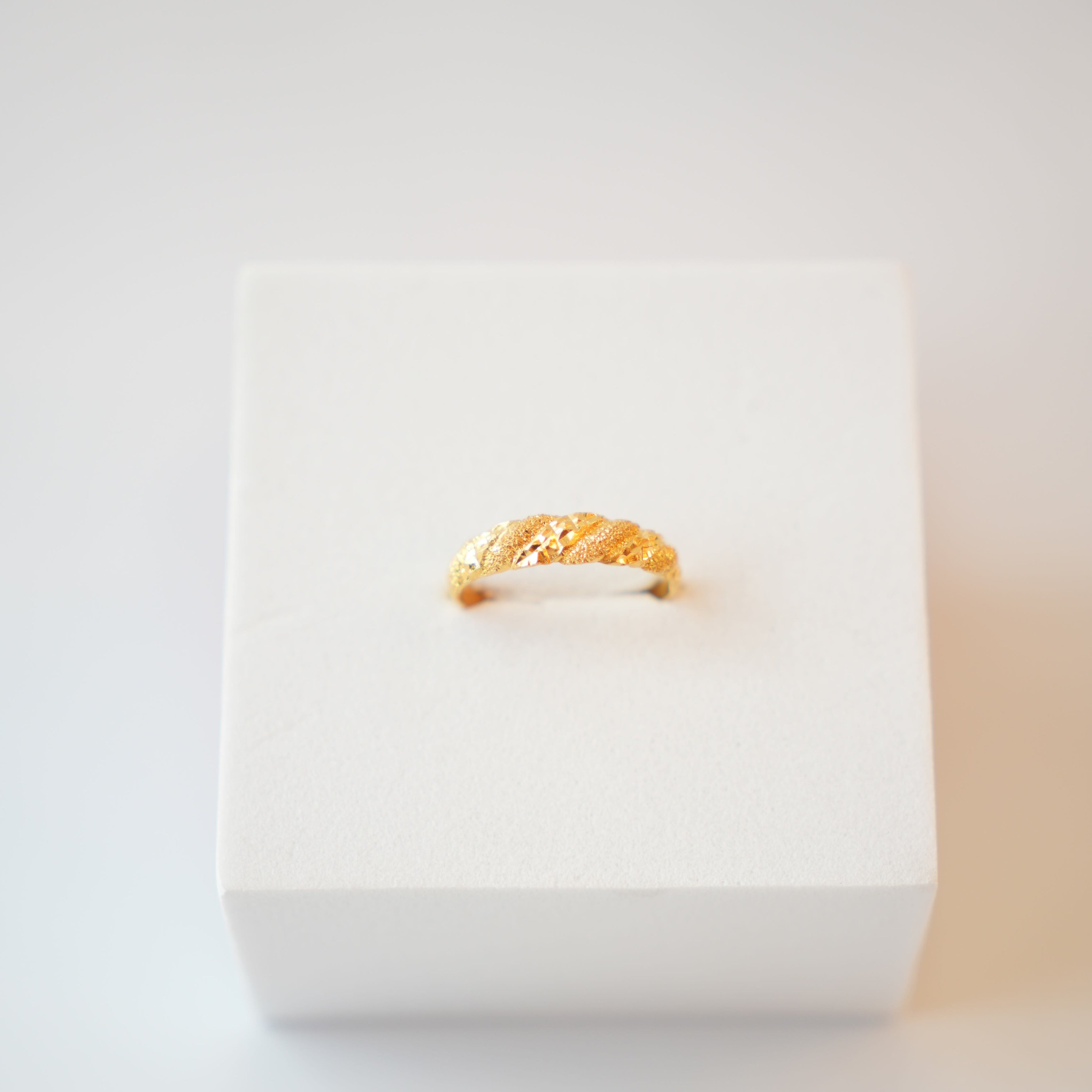 22K Gold Designer Ladies Ring