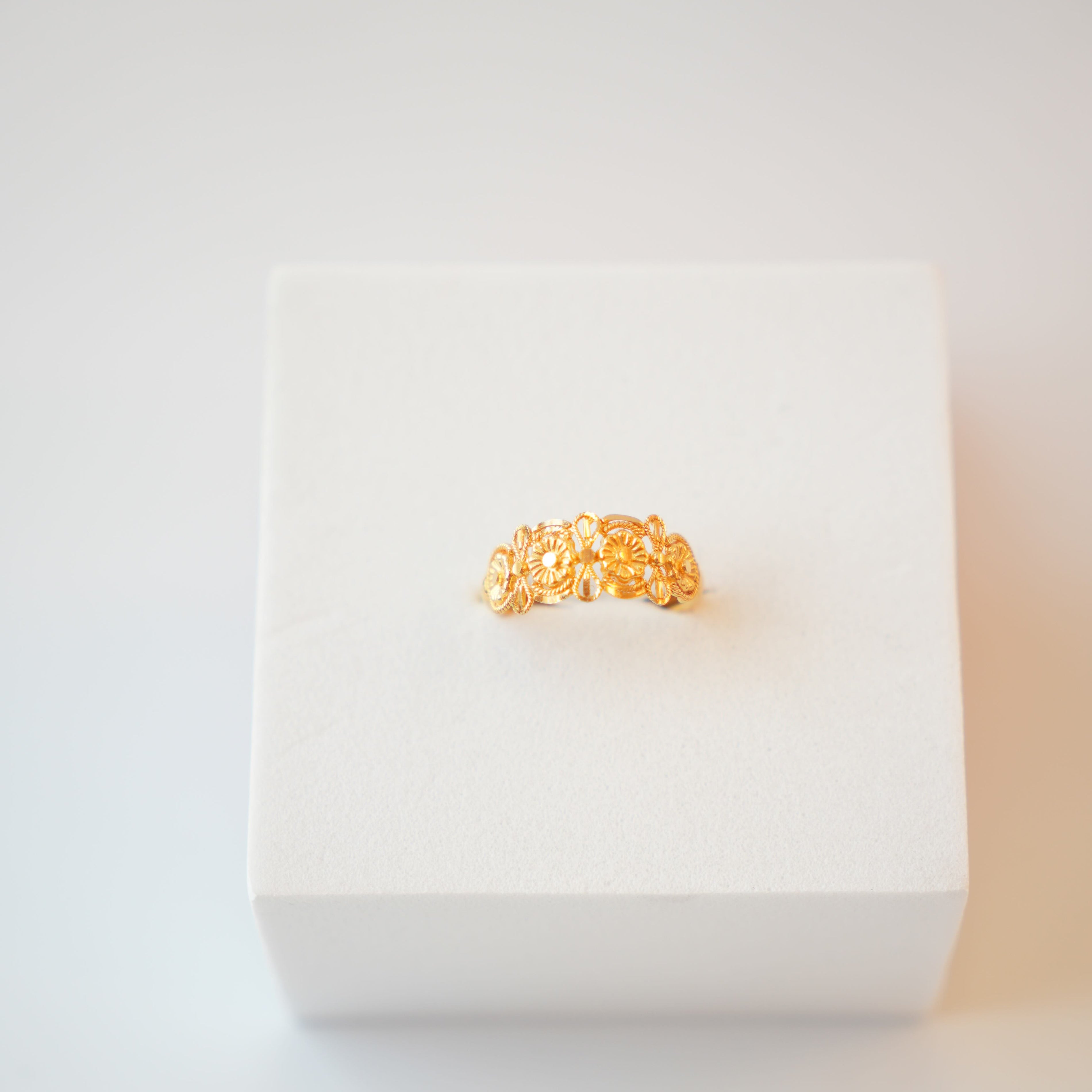 22K Gold Designer Ladies Ring