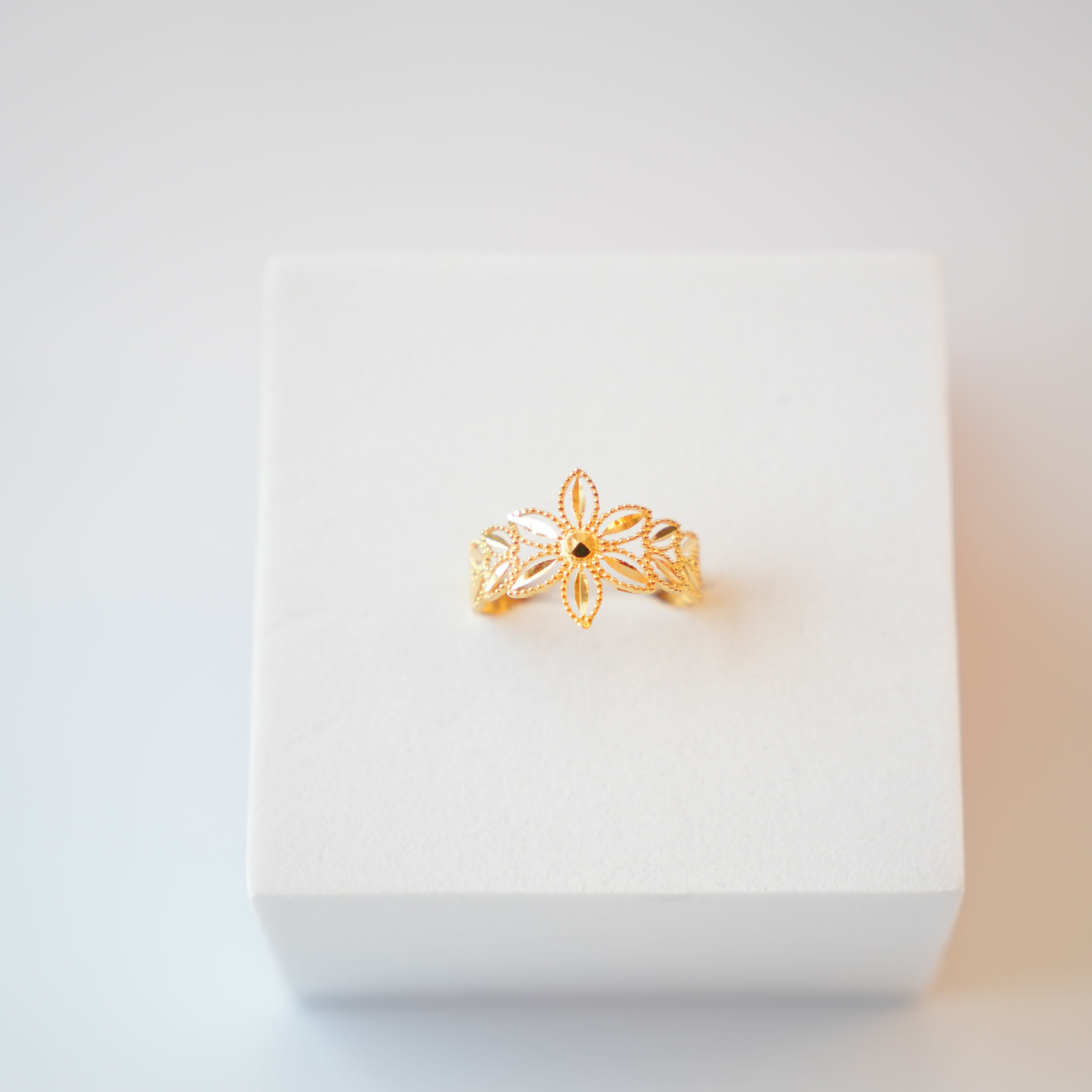 22K Gold Designer Ladies Ring