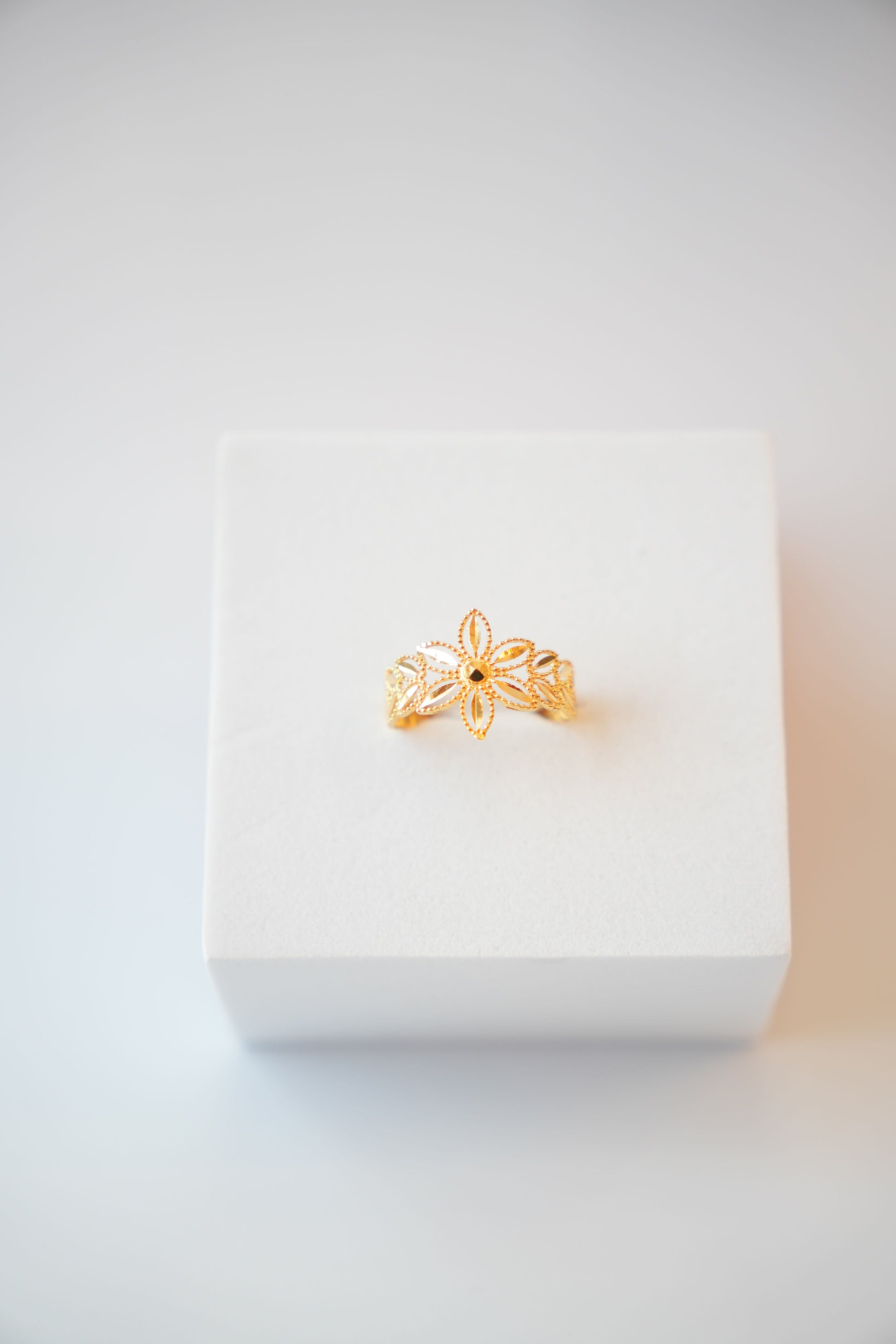 22K Gold Designer Ladies Ring