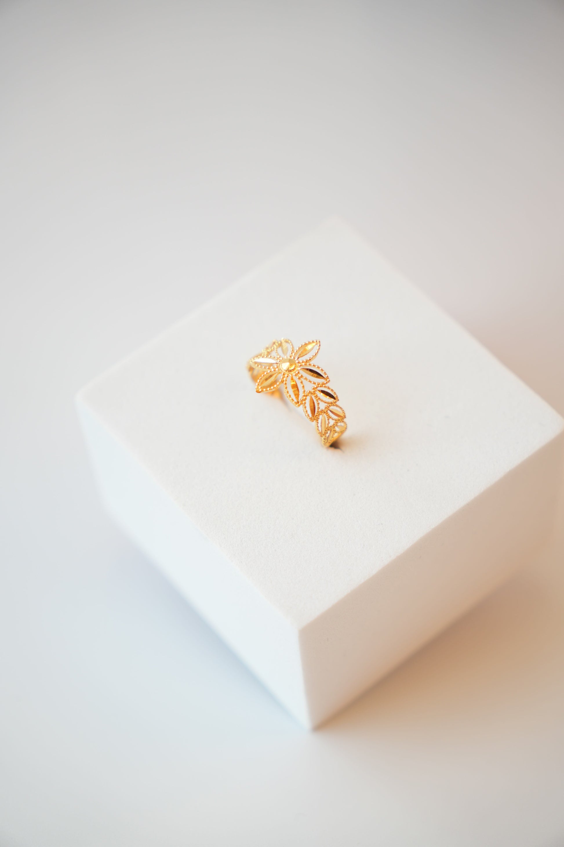 22K Gold Designer Ladies Ring