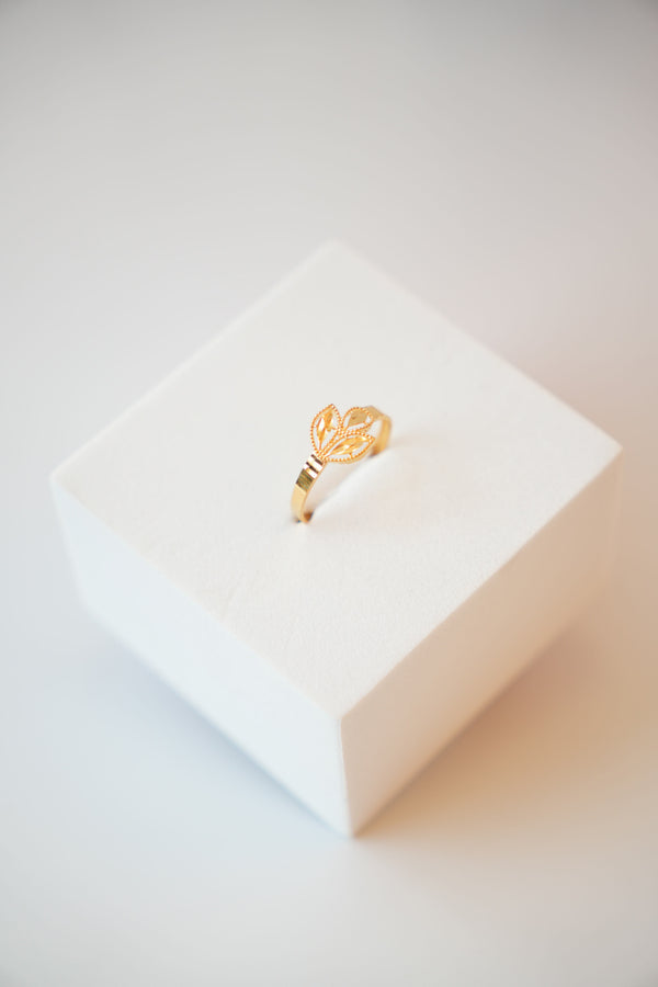 22K Gold Designer Floral Motif Ladies Ring